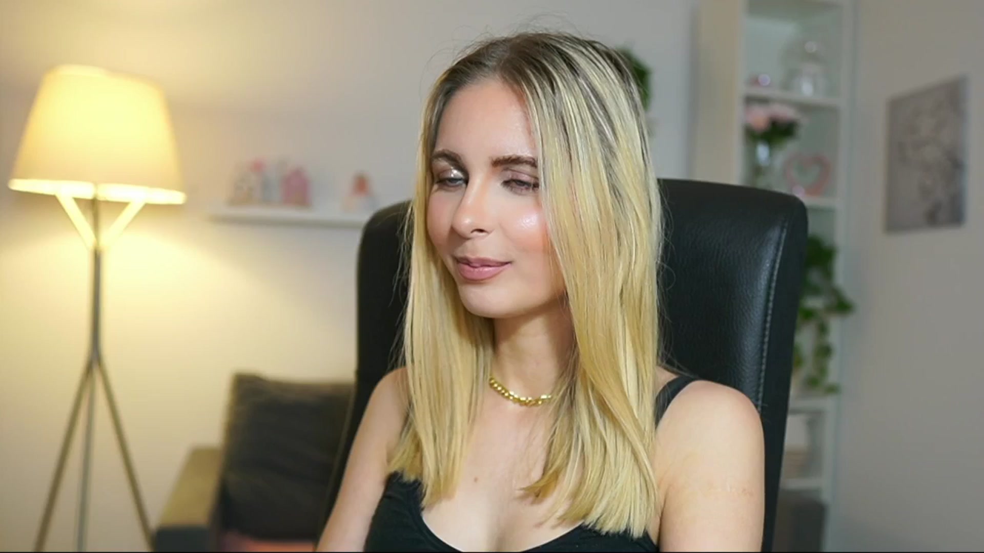Gallery image thumbnail from Catecrago_'s myfreecams stream on, 05/05/2025, 12:06 image 20 of 20