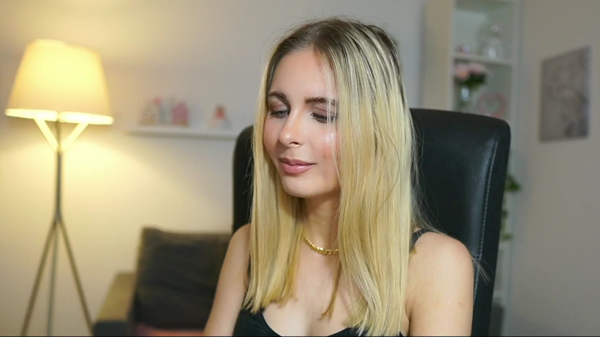Gallery image thumbnail from Catecrago_'s myfreecams stream on, 05/05/2025, 12:06 image 9 of 20