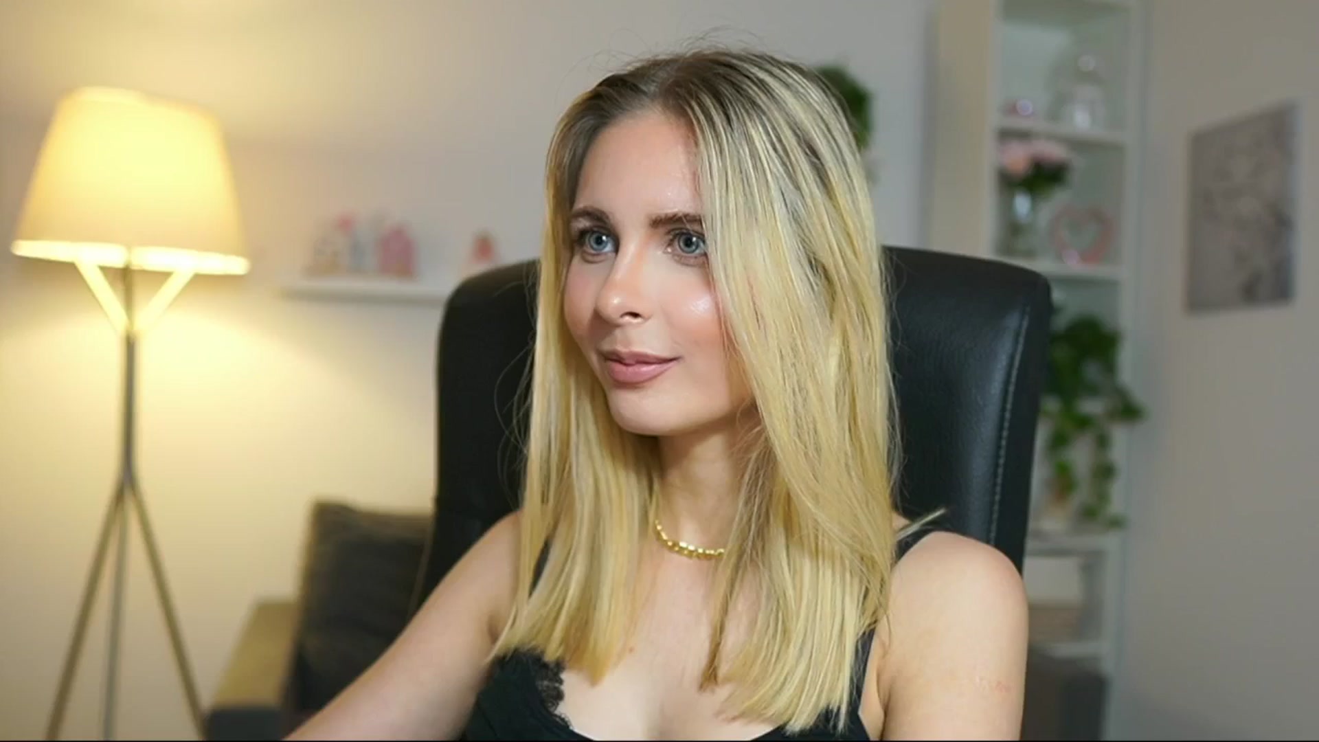 Gallery image thumbnail from Catecrago_'s myfreecams stream on, 05/05/2025, 12:06 image 12 of 20