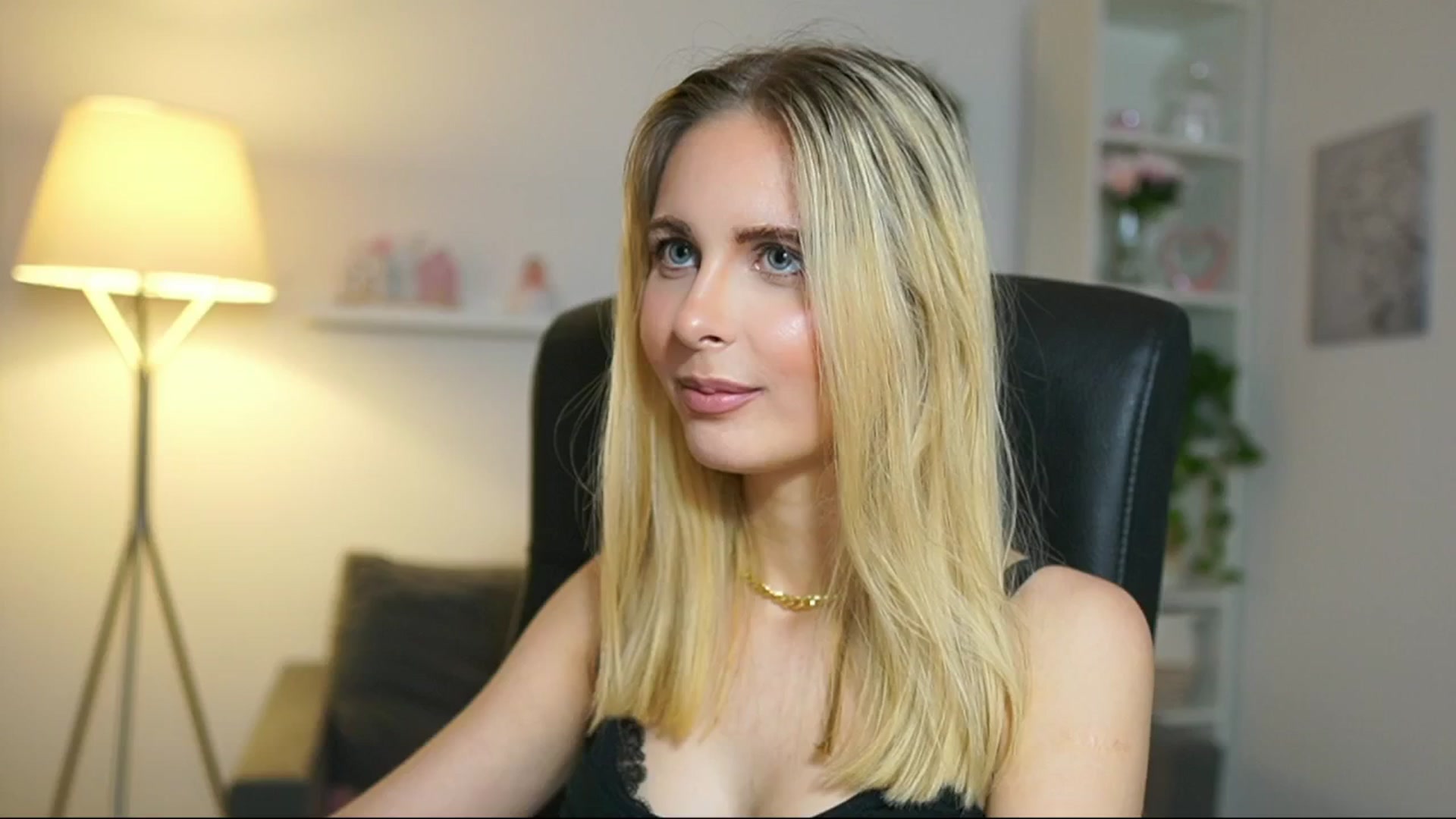 Gallery image thumbnail from Catecrago_'s myfreecams stream on, 05/05/2025, 12:06 image 15 of 20