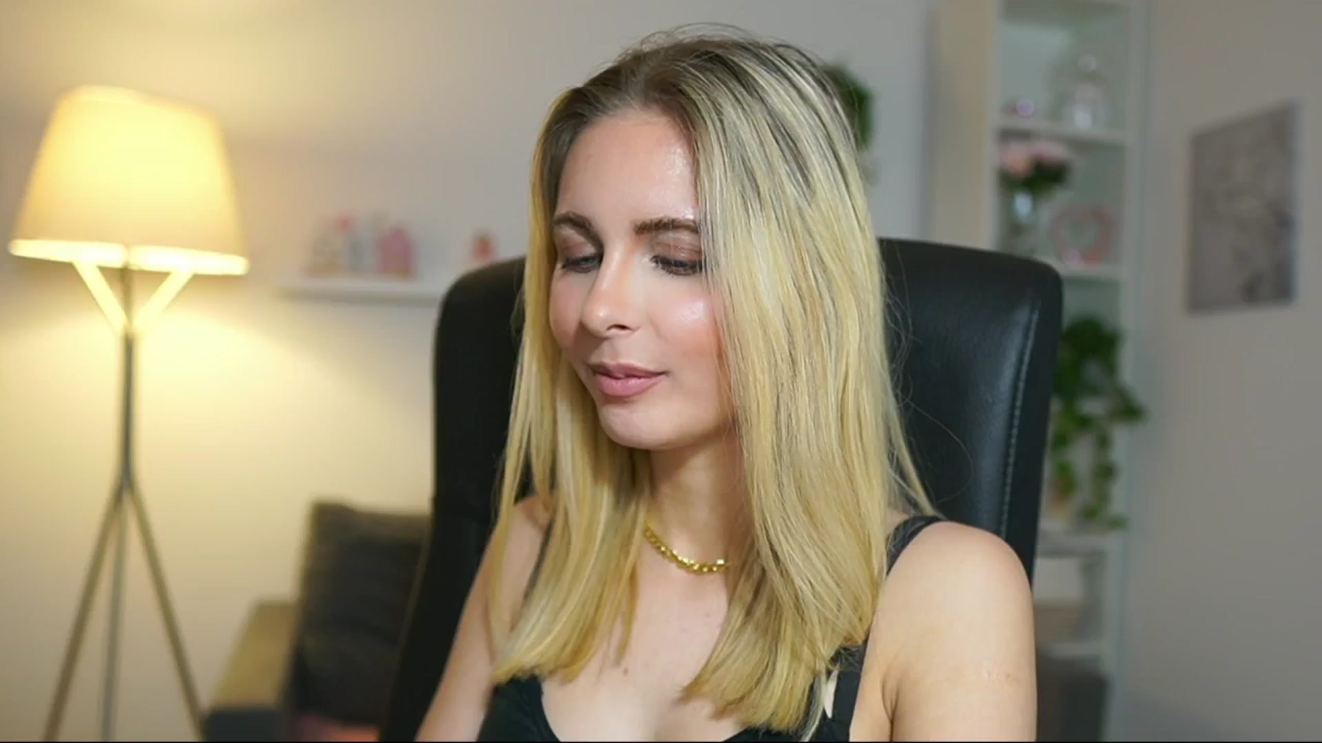 Gallery image thumbnail from Catecrago_'s myfreecams stream on, 05/05/2025, 12:53 image 9 of 20