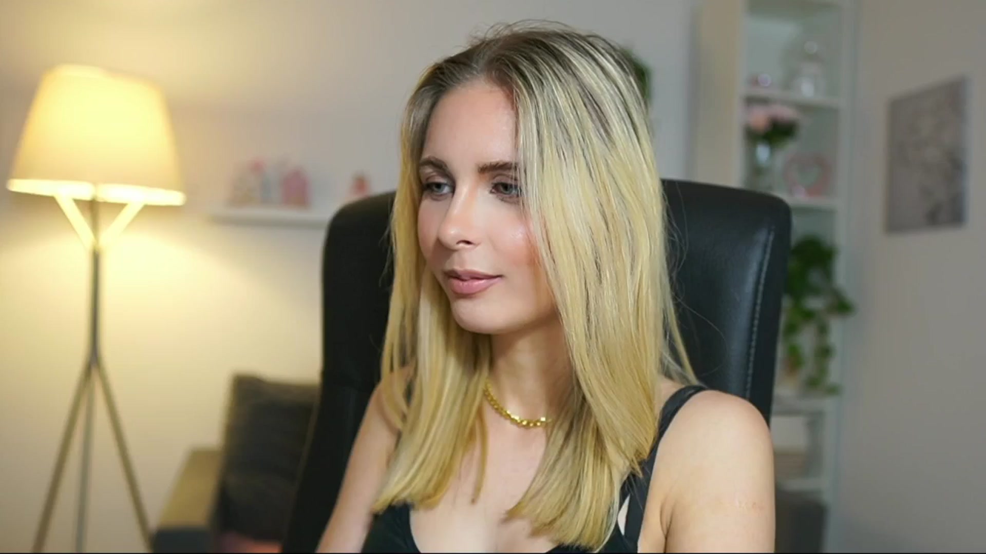 Gallery image thumbnail from Catecrago_'s myfreecams stream on, 05/05/2025, 12:53 image 6 of 20
