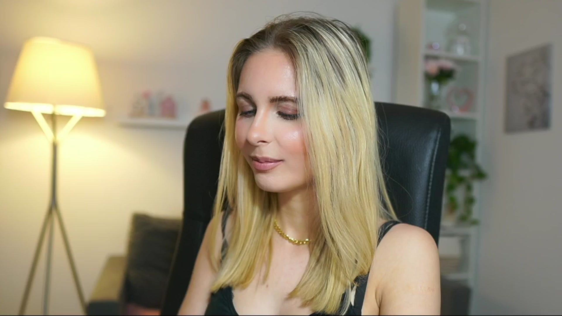 Gallery image thumbnail from Catecrago_'s myfreecams stream on, 05/05/2025, 12:53 image 8 of 20