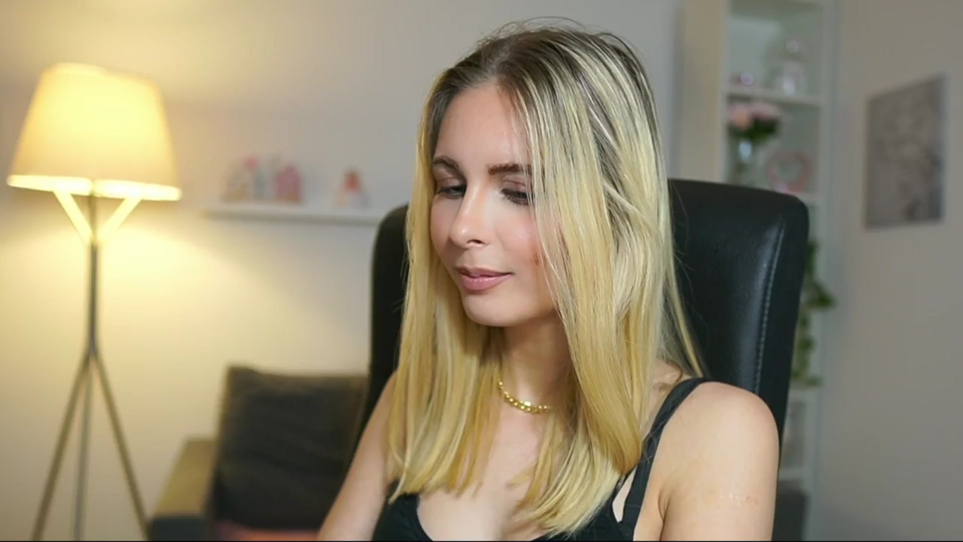 Gallery image thumbnail from Catecrago_'s myfreecams stream on, 05/05/2025, 12:53 image 19 of 20