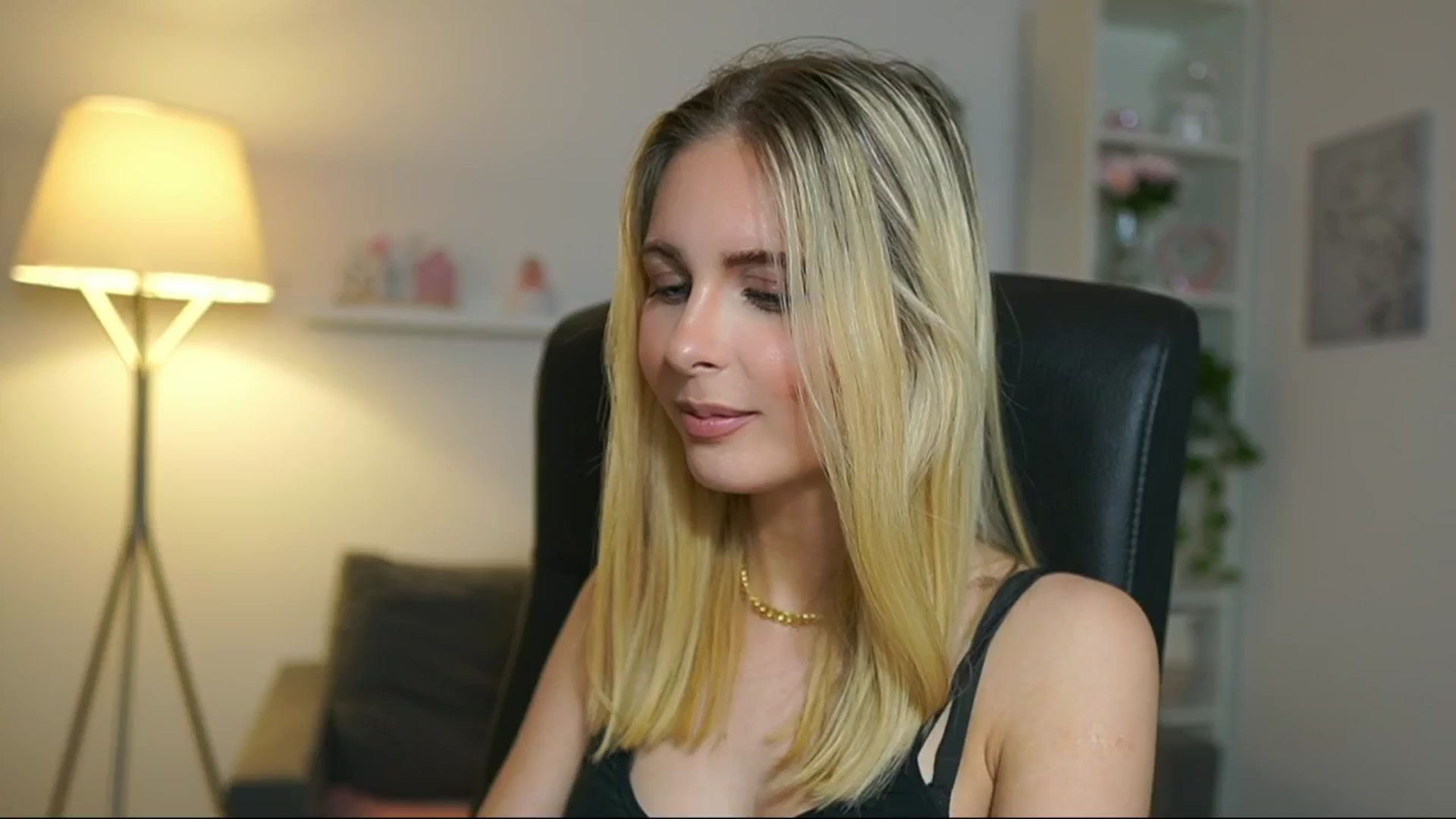 Gallery image thumbnail from Catecrago_'s myfreecams stream on, 05/05/2025, 12:53 image 20 of 20