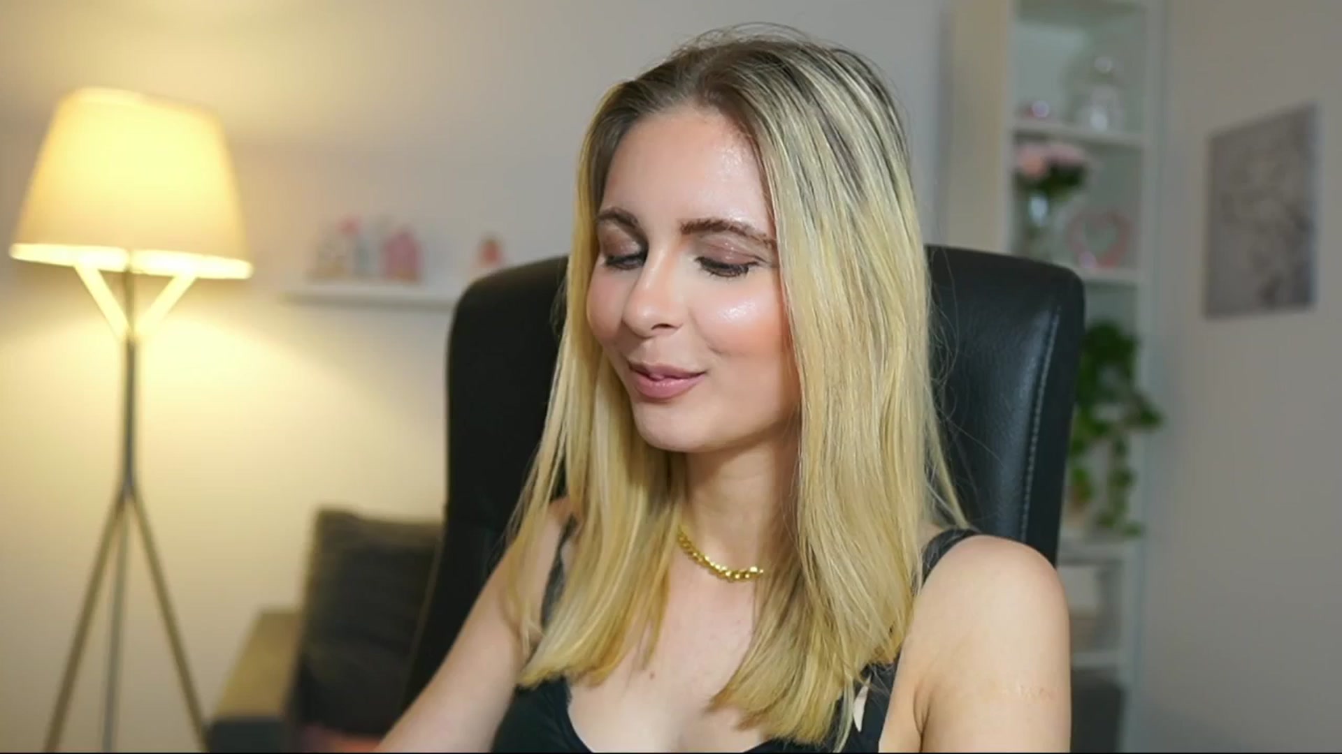 Gallery image thumbnail from Catecrago_'s myfreecams stream on, 05/05/2025, 12:53 image 11 of 20