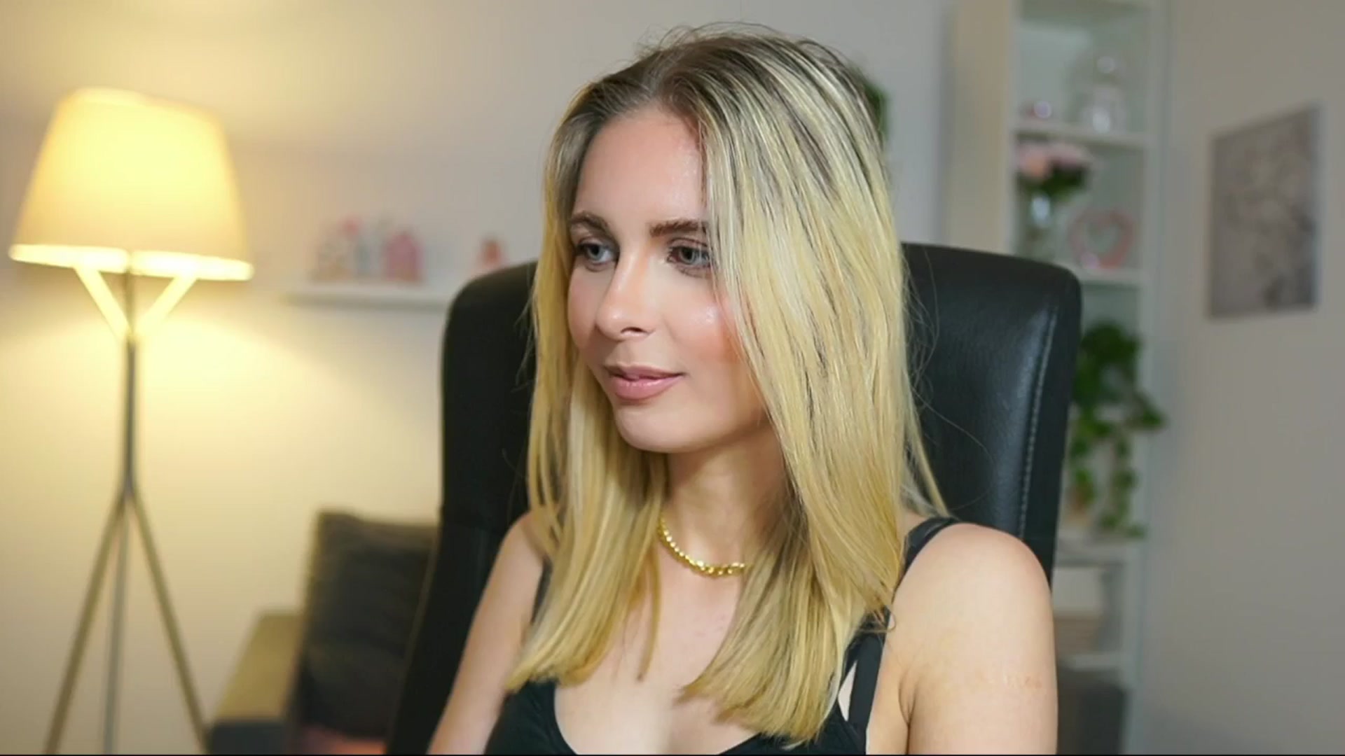 Gallery image thumbnail from Catecrago_'s myfreecams stream on, 05/05/2025, 12:53 image 2 of 20