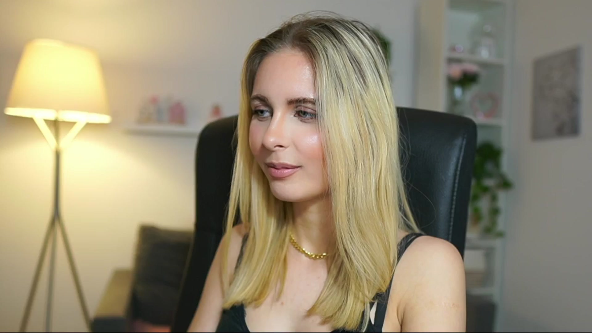 Gallery image thumbnail from Catecrago_'s myfreecams stream on, 05/05/2025, 12:53 image 10 of 20