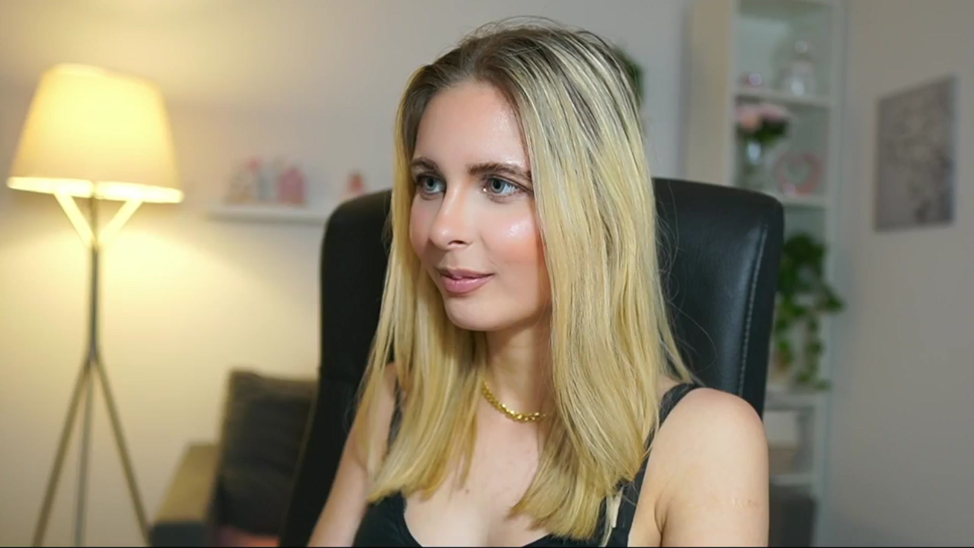 Gallery image thumbnail from Catecrago_'s myfreecams stream on, 05/05/2025, 12:53 image 12 of 20