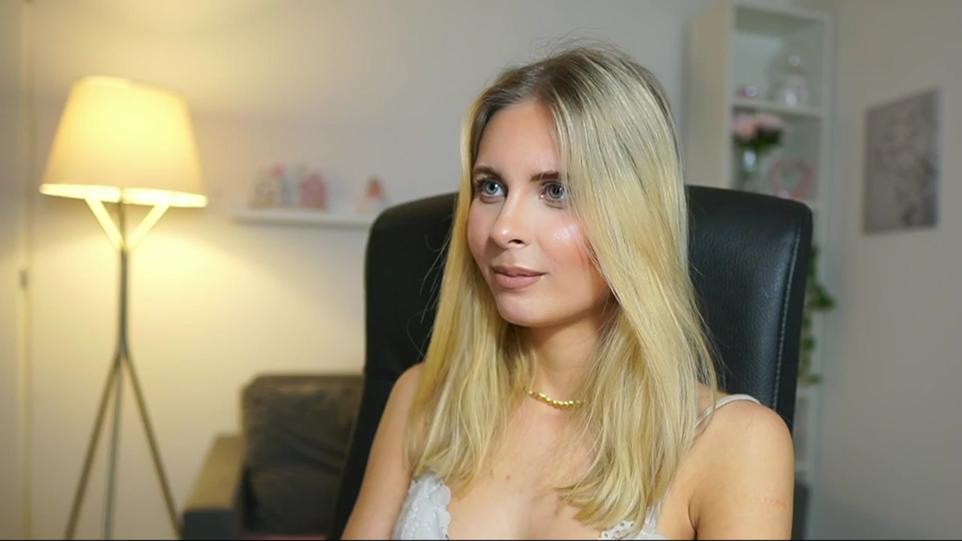 Gallery image thumbnail from Catecrago_'s myfreecams stream on, 05/07/2025, 17:44 image 12 of 20