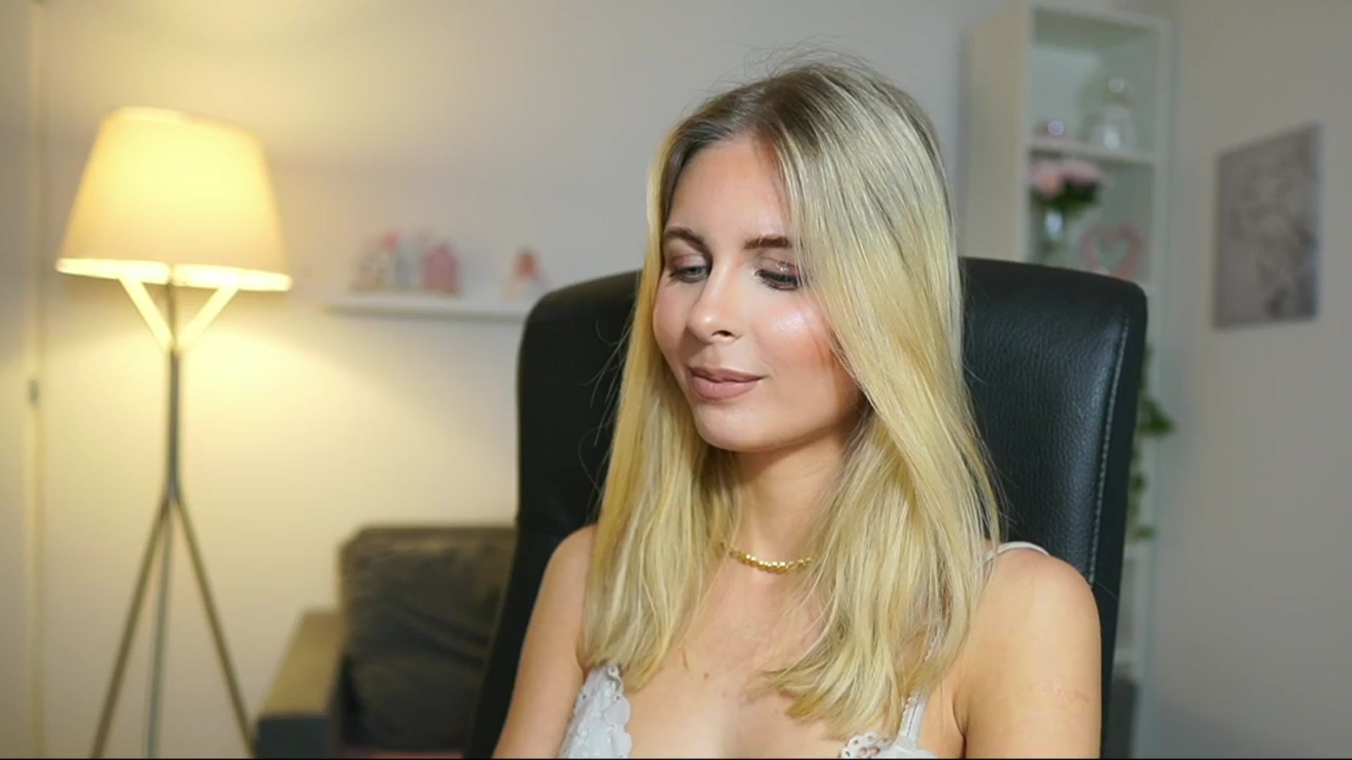 Gallery image thumbnail from Catecrago_'s myfreecams stream on, 05/07/2025, 17:44 image 9 of 20