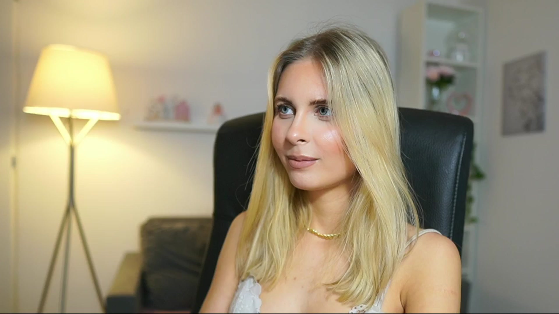 Gallery image thumbnail from Catecrago_'s myfreecams stream on, 05/07/2025, 17:44 image 13 of 20