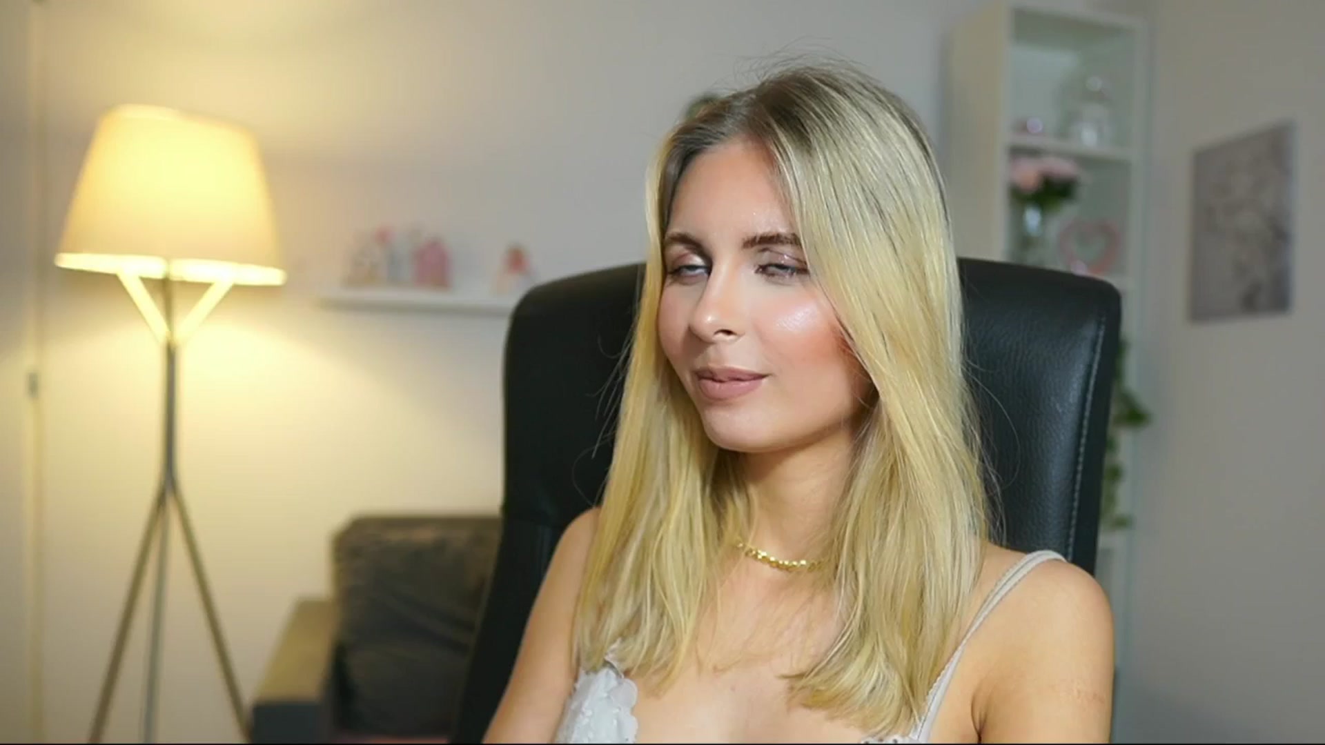Gallery image thumbnail from Catecrago_'s myfreecams stream on, 05/07/2025, 17:44 image 16 of 20