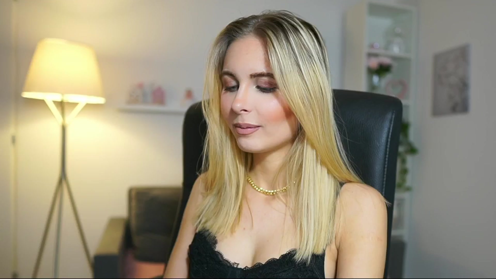 Gallery image thumbnail from Catecrago_'s myfreecams stream on, 05/10/2025, 08:31 image 2 of 20