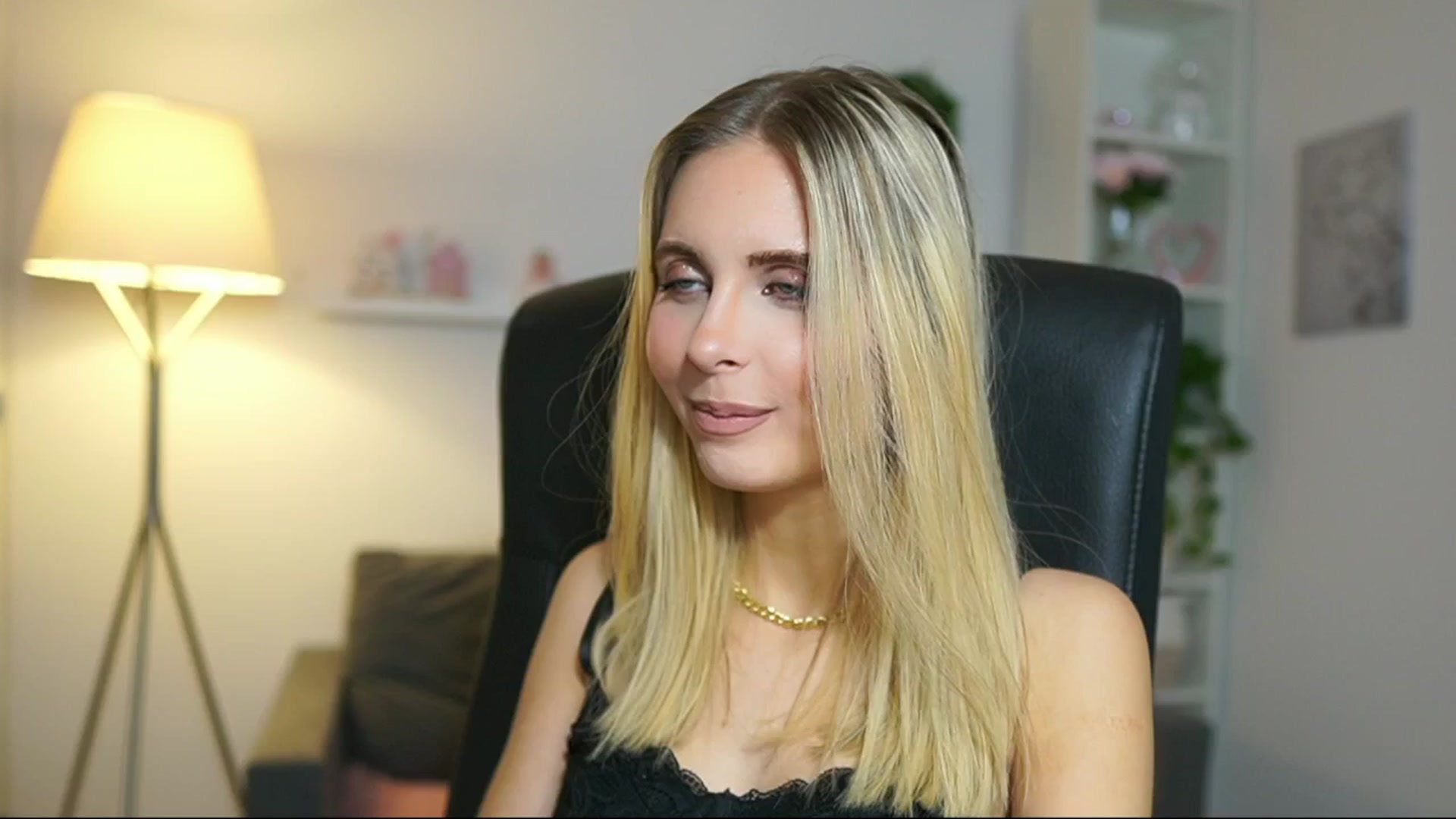 Gallery image thumbnail from Catecrago_'s myfreecams stream on, 05/10/2025, 09:30 image 15 of 20