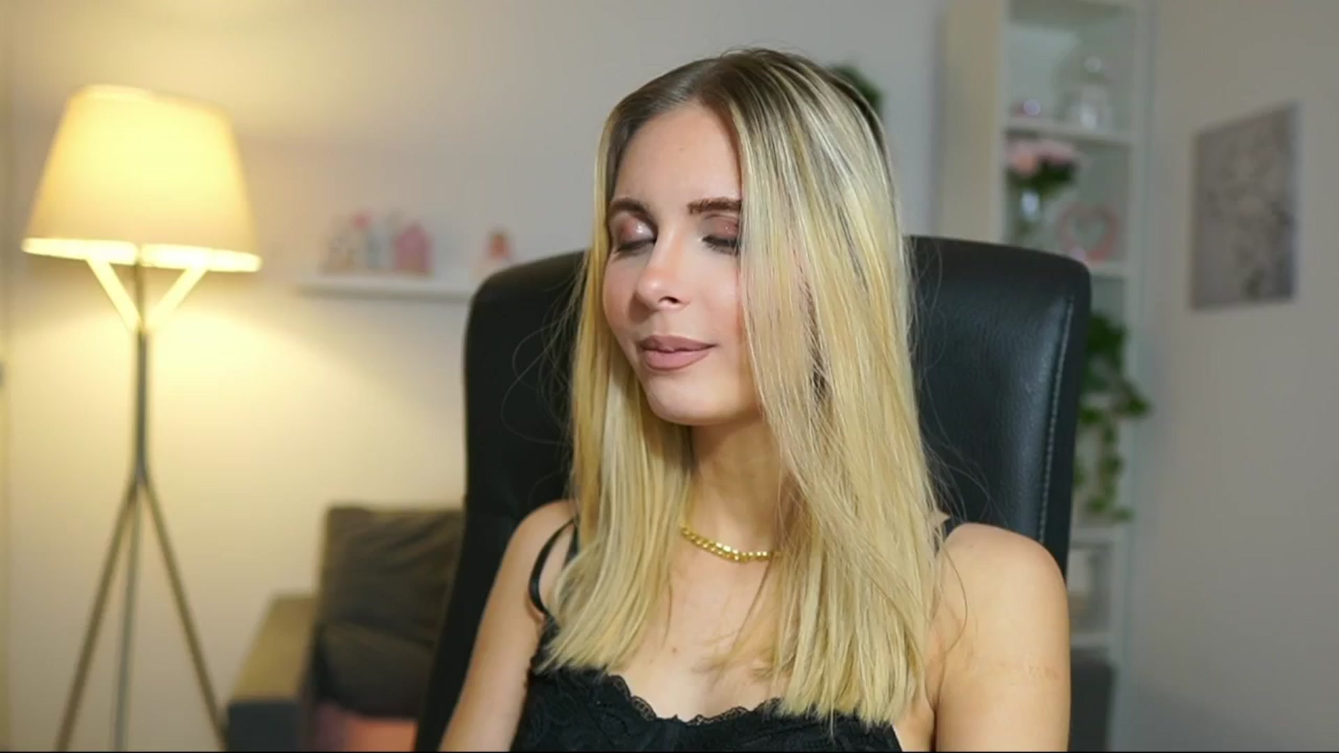 Gallery image thumbnail from Catecrago_'s myfreecams stream on, 05/10/2025, 09:30 image 10 of 20