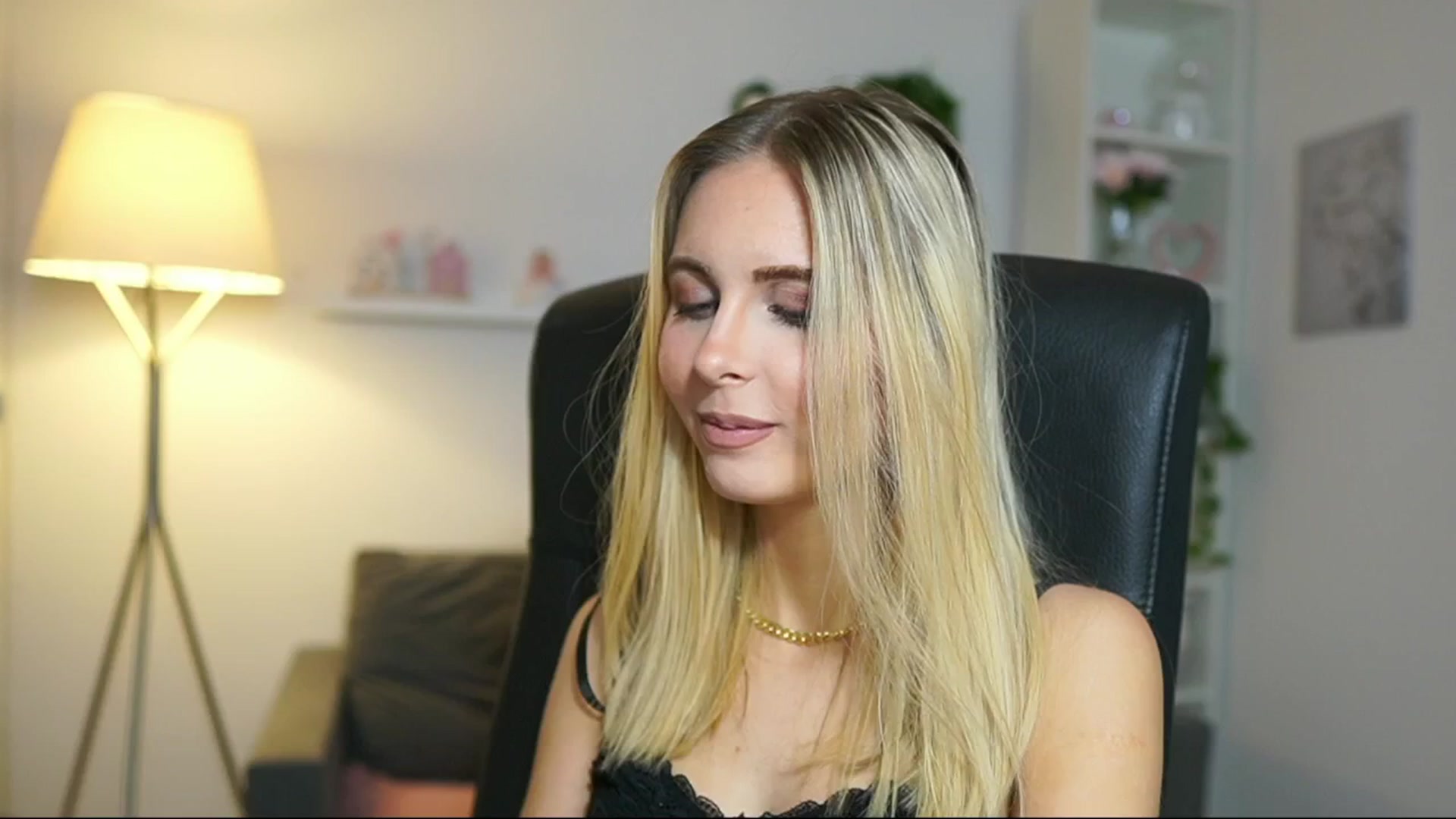 Gallery image thumbnail from Catecrago_'s myfreecams stream on, 05/10/2025, 09:30 image 19 of 20