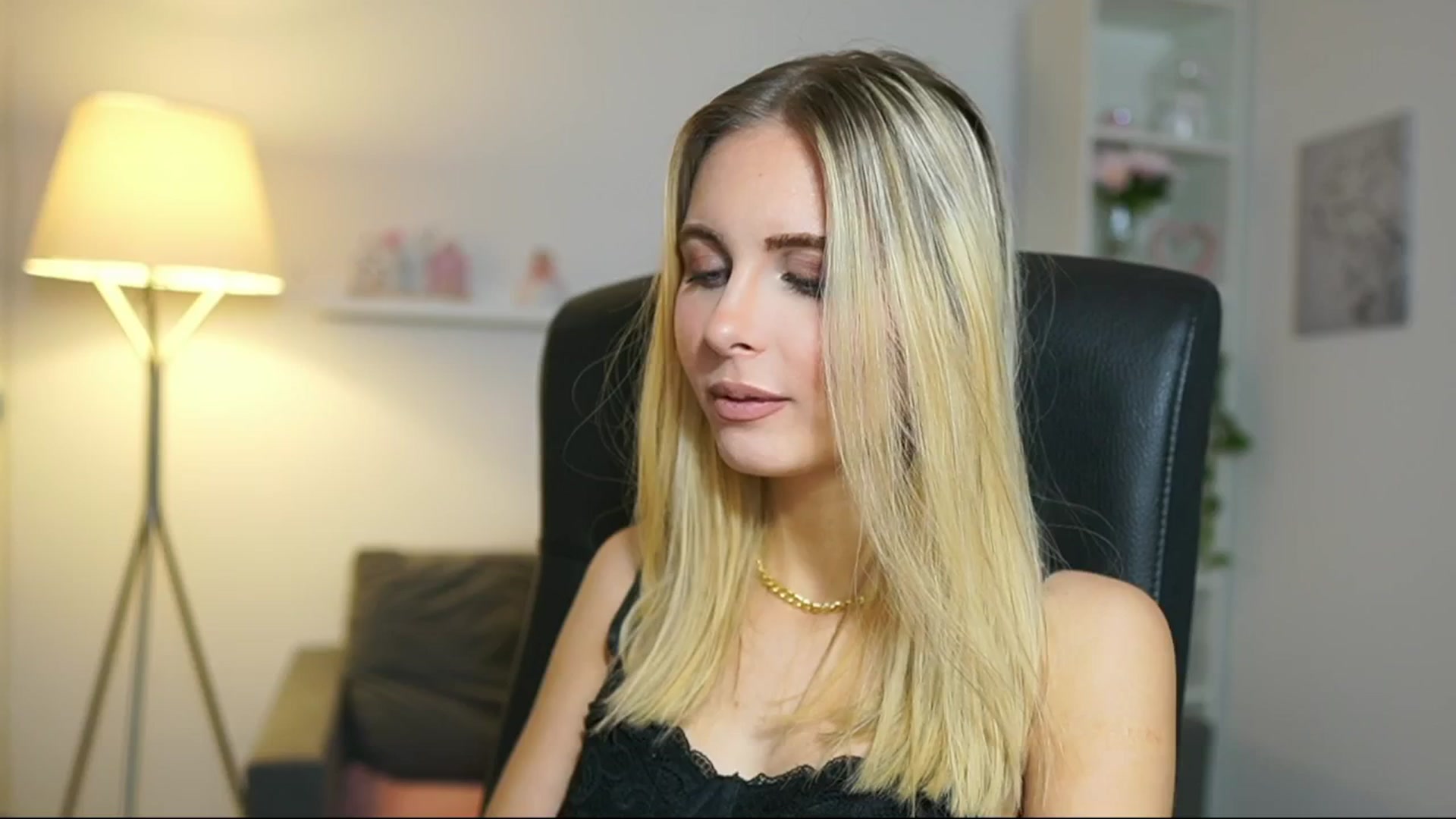 Gallery image thumbnail from Catecrago_'s myfreecams stream on, 05/10/2025, 09:30 image 14 of 20