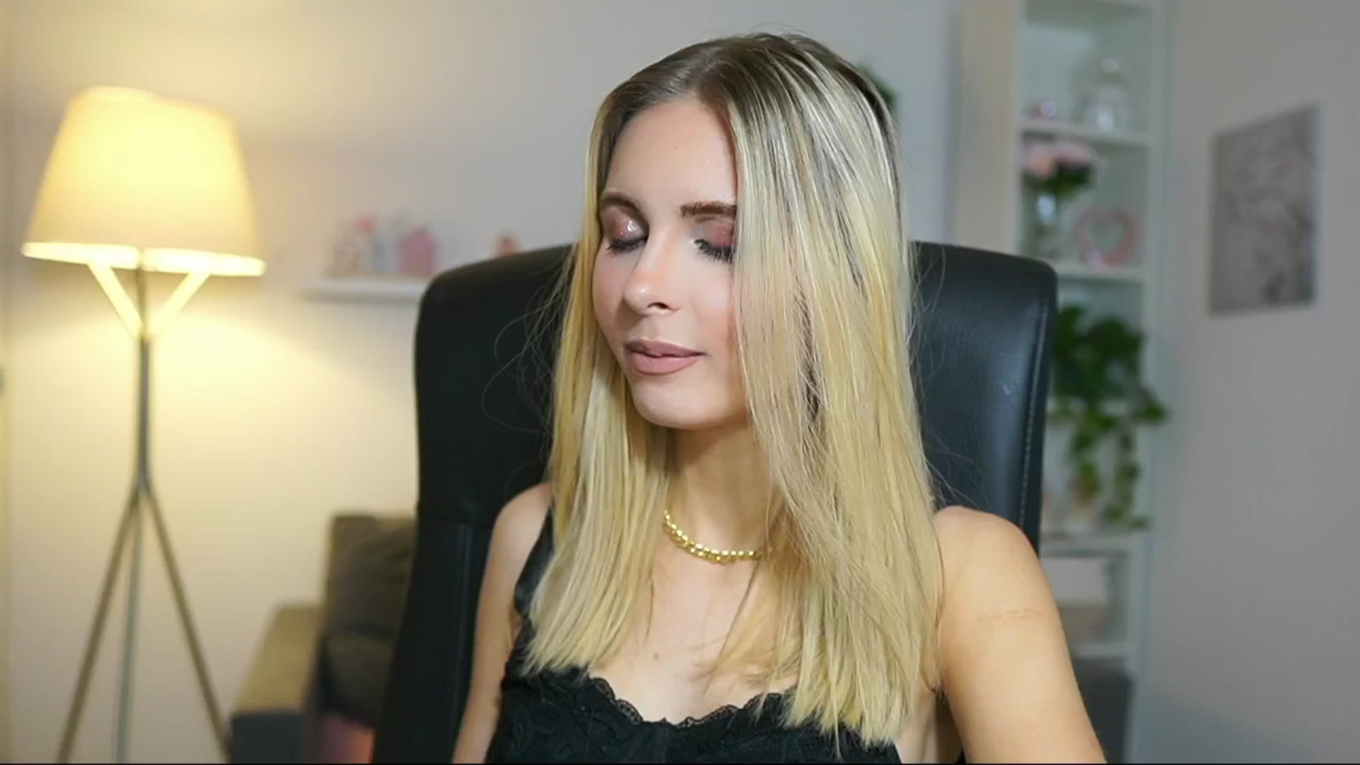 Gallery image thumbnail from Catecrago_'s myfreecams stream on, 05/10/2025, 09:30 image 11 of 20