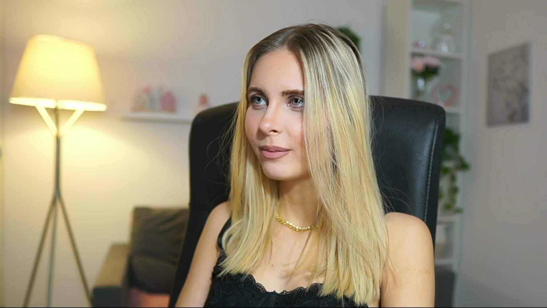 Gallery image thumbnail from Catecrago_'s myfreecams stream on, 05/10/2025, 09:30 image 12 of 20