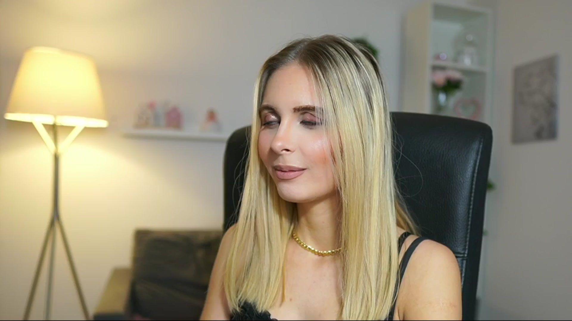 Gallery image thumbnail from Catecrago_'s myfreecams stream on, 05/10/2025, 11:27 image 10 of 20