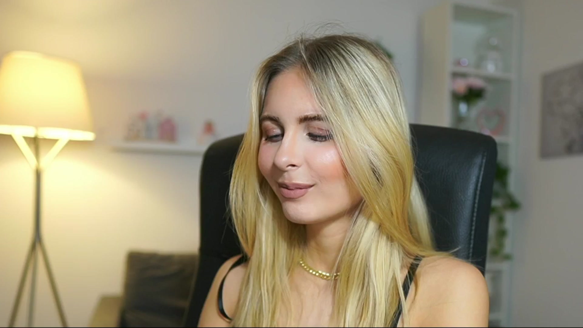 Gallery image thumbnail from Catecrago_'s myfreecams stream on, 05/14/2025, 13:22 image 13 of 20