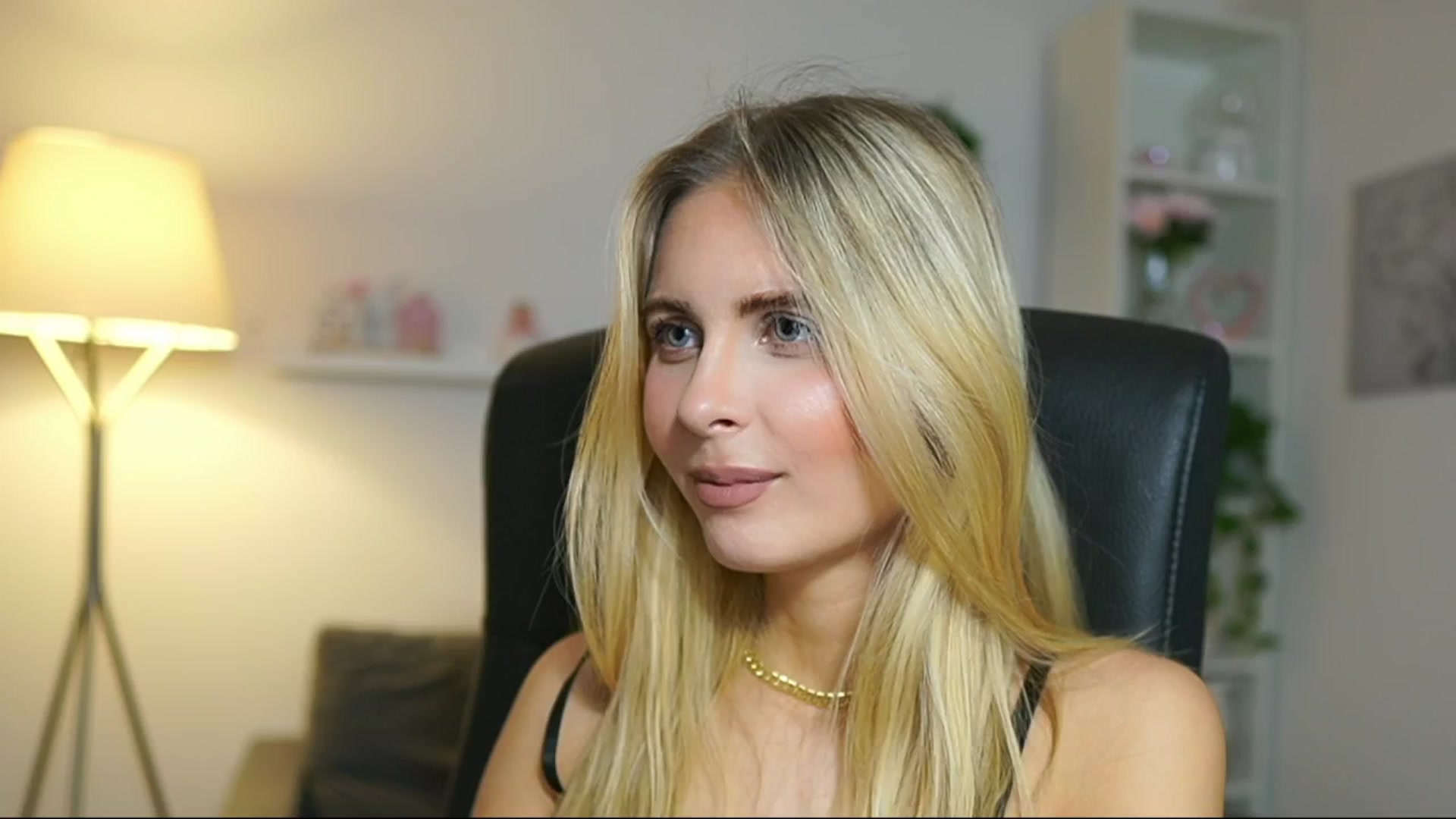 Gallery image thumbnail from Catecrago_'s myfreecams stream on, 05/14/2025, 13:22 image 17 of 20