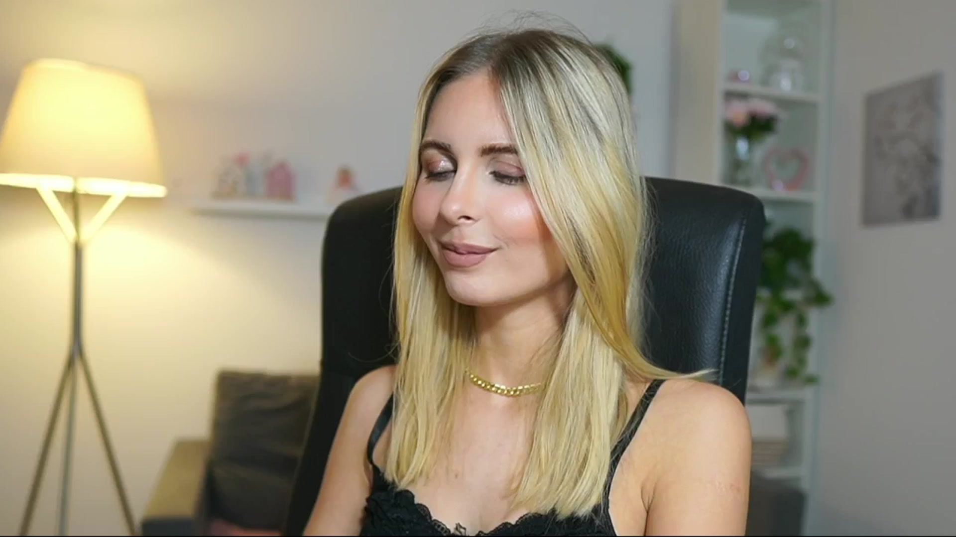 Gallery image thumbnail from Catecrago_'s myfreecams stream on, 05/14/2025, 14:23 image 7 of 20