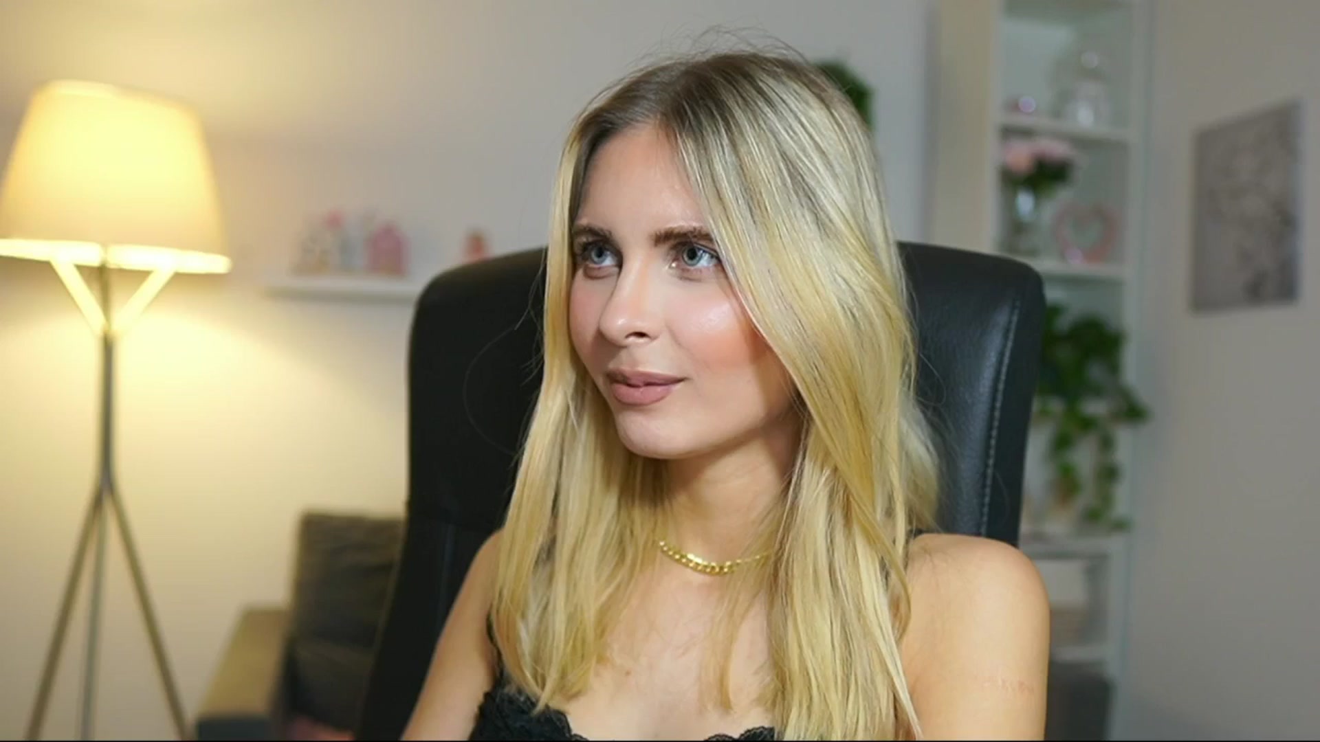 Gallery image thumbnail from Catecrago_'s myfreecams stream on, 05/14/2025, 14:23 image 19 of 20