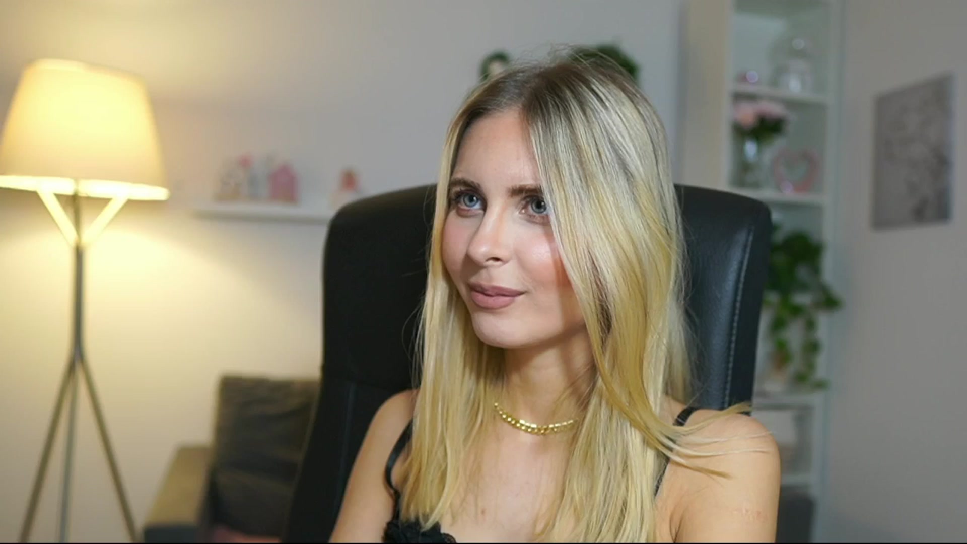 Gallery image thumbnail from Catecrago_'s myfreecams stream on, 05/14/2025, 14:23 image 11 of 20