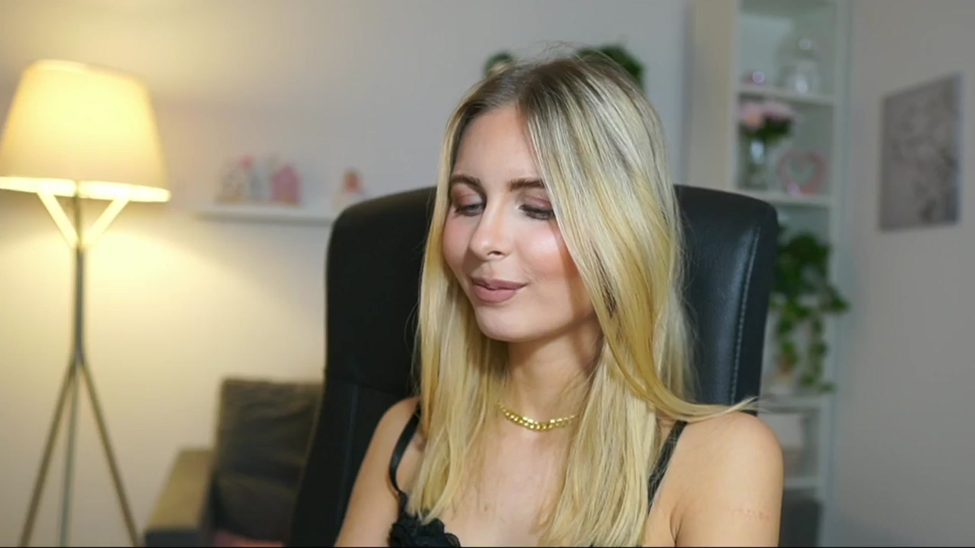 Gallery image thumbnail from Catecrago_'s myfreecams stream on, 05/14/2025, 14:23 image 9 of 20