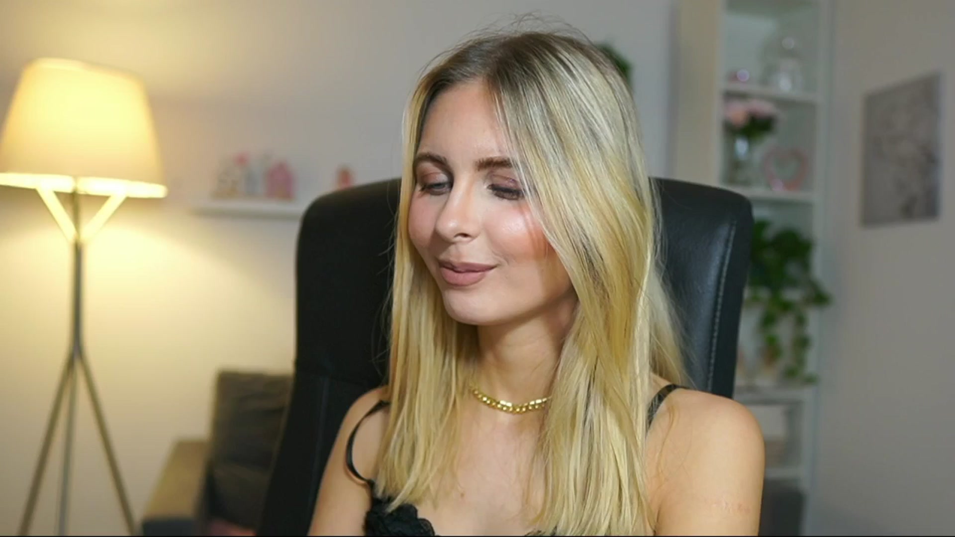 Gallery image thumbnail from Catecrago_'s myfreecams stream on, 05/14/2025, 14:23 image 2 of 20