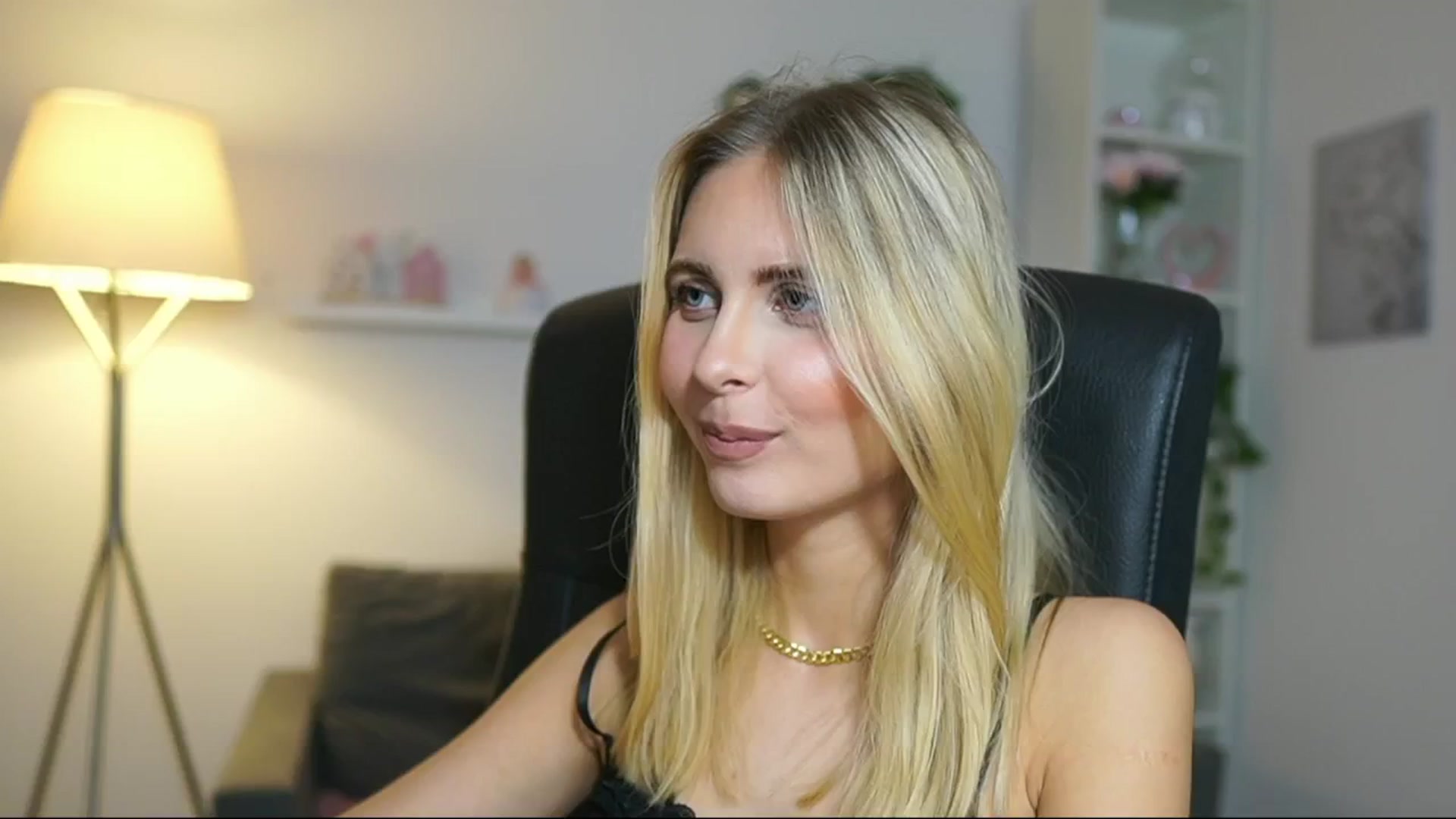 Gallery image thumbnail from Catecrago_'s myfreecams stream on, 05/14/2025, 15:10 image 15 of 20