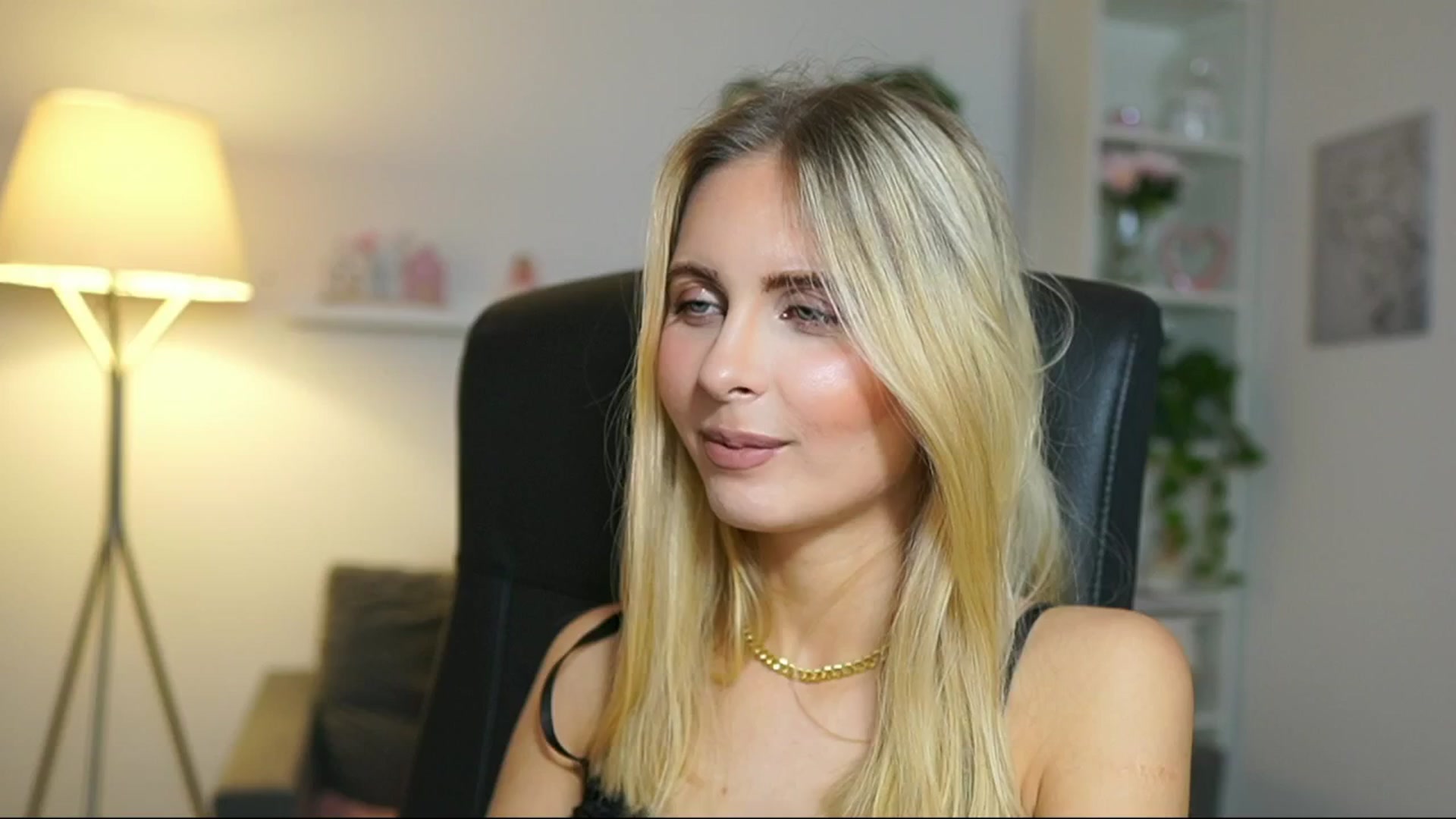 Gallery image thumbnail from Catecrago_'s myfreecams stream on, 05/14/2025, 15:10 image 6 of 20