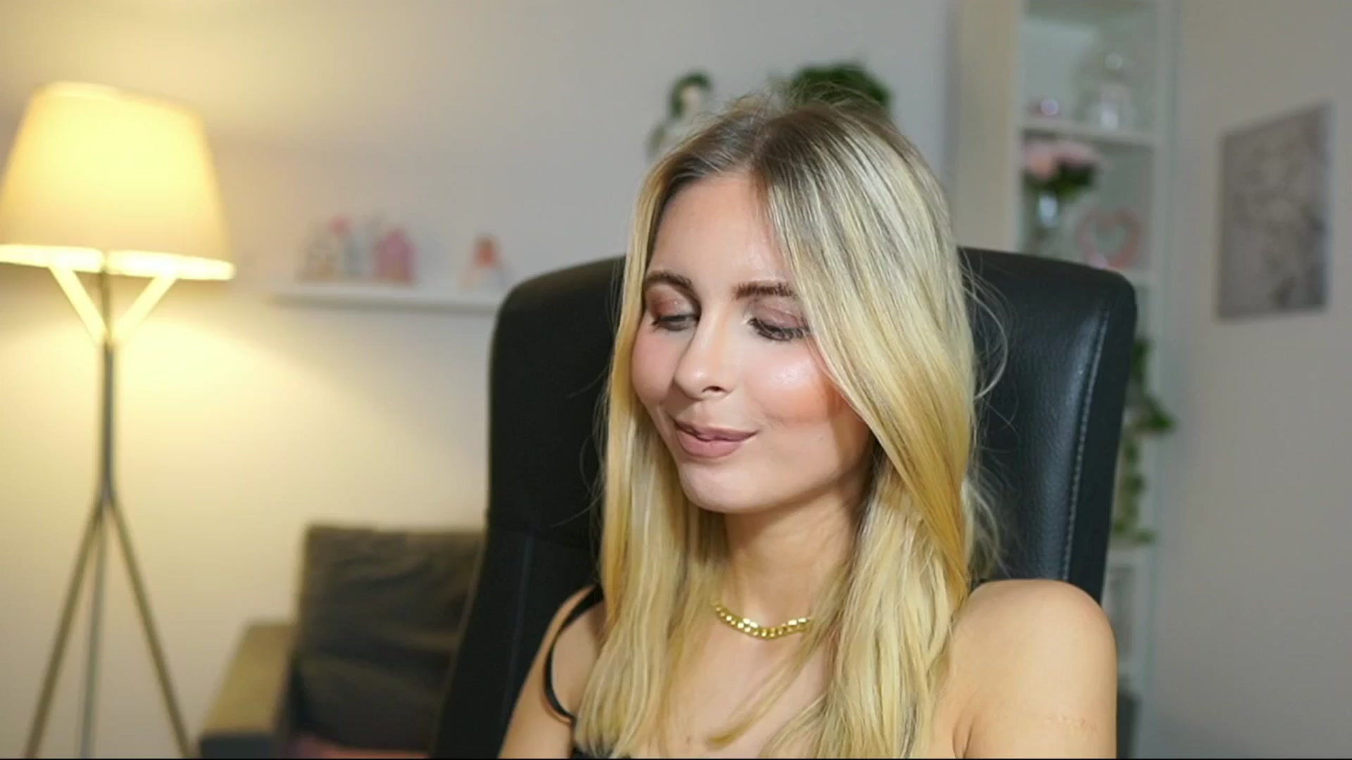 Gallery image thumbnail from Catecrago_'s myfreecams stream on, 05/14/2025, 15:10 image 13 of 20
