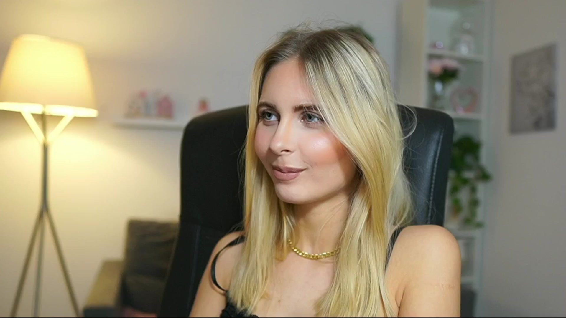 Gallery image thumbnail from Catecrago_'s myfreecams stream on, 05/14/2025, 15:10 image 2 of 20