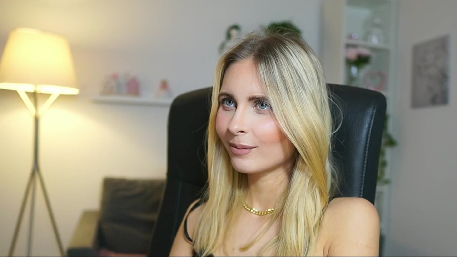 Gallery image thumbnail from Catecrago_'s myfreecams stream on, 05/14/2025, 15:10 image 12 of 20