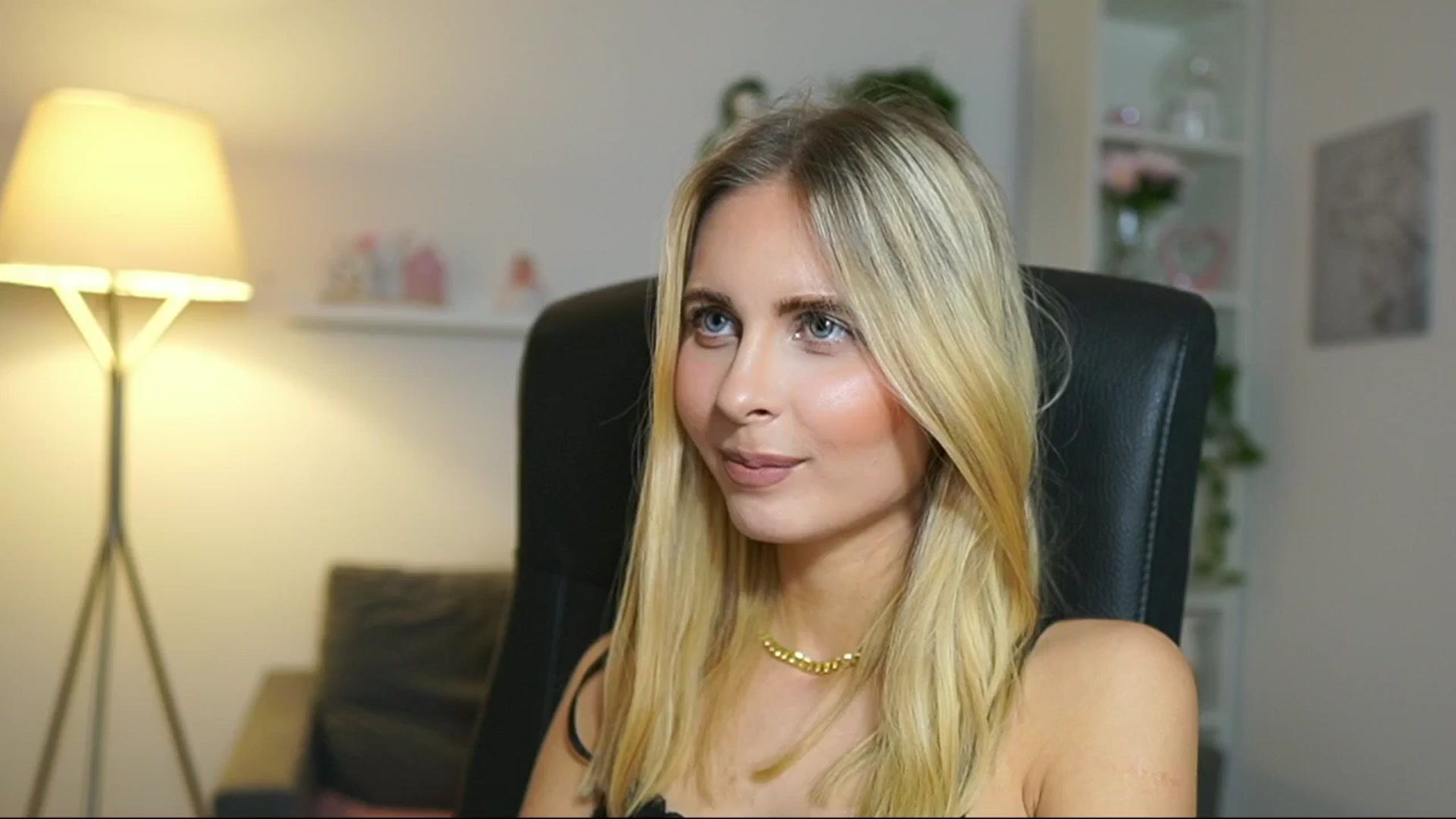Gallery image thumbnail from Catecrago_'s myfreecams stream on, 05/14/2025, 15:10 image 10 of 20