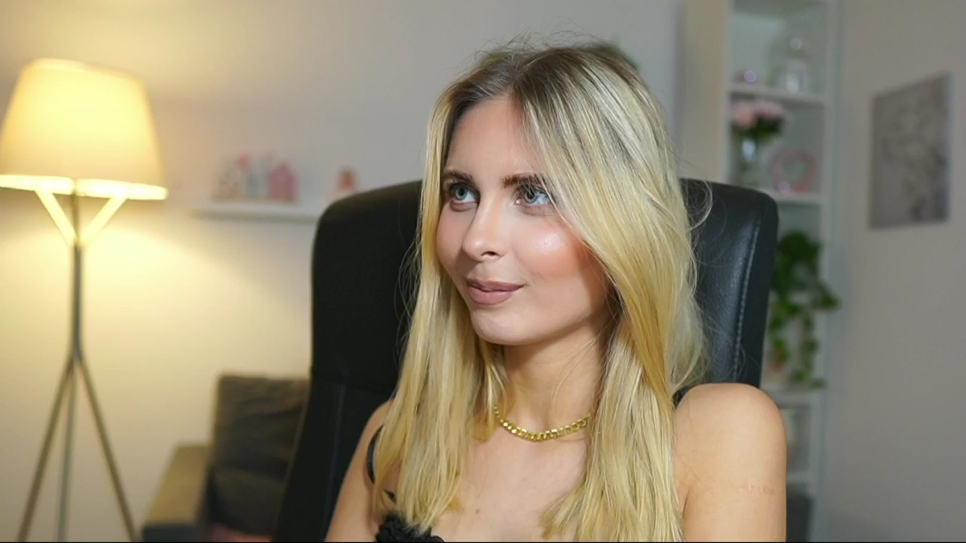 Gallery image thumbnail from Catecrago_'s myfreecams stream on, 05/14/2025, 15:10 image 1 of 20
