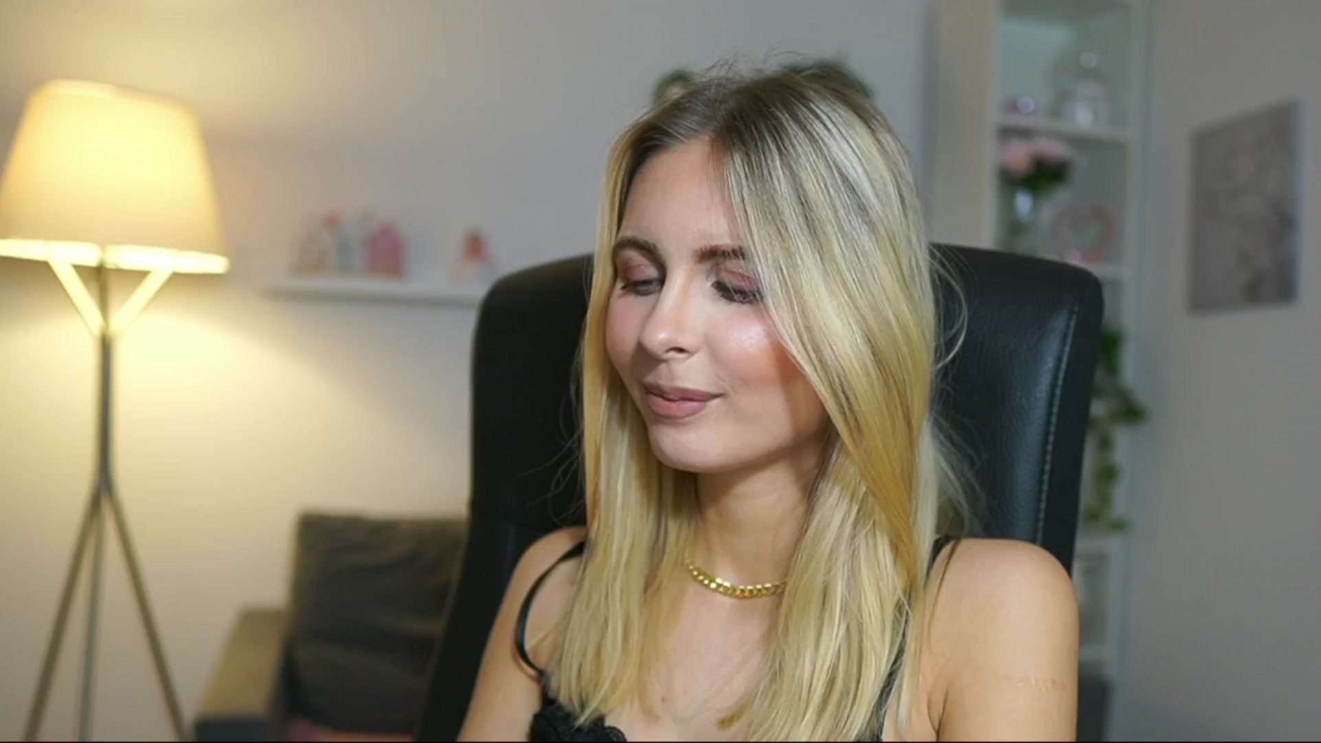 Gallery image thumbnail from Catecrago_'s myfreecams stream on, 05/14/2025, 15:10 image 14 of 20