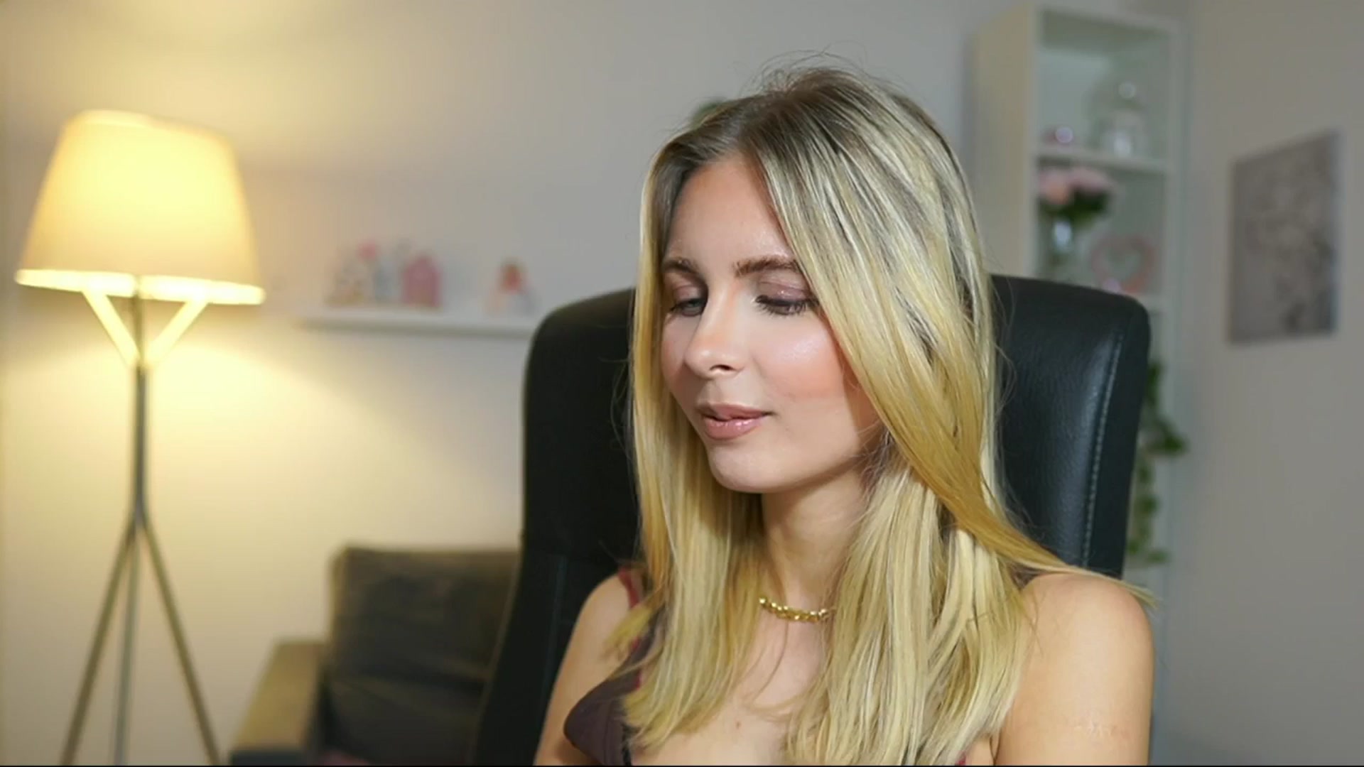 Gallery image thumbnail from Catecrago_'s myfreecams stream on, 05/15/2025, 14:35 image 14 of 20