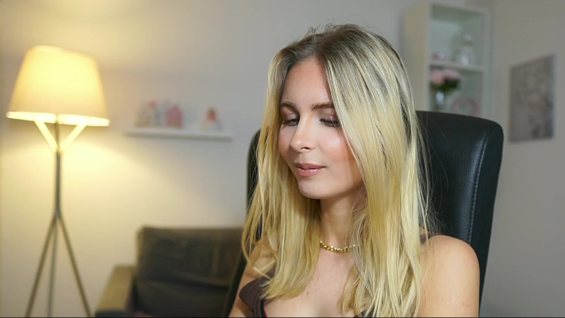 Gallery image thumbnail from Catecrago_'s myfreecams stream on, 05/15/2025, 14:35 image 19 of 20