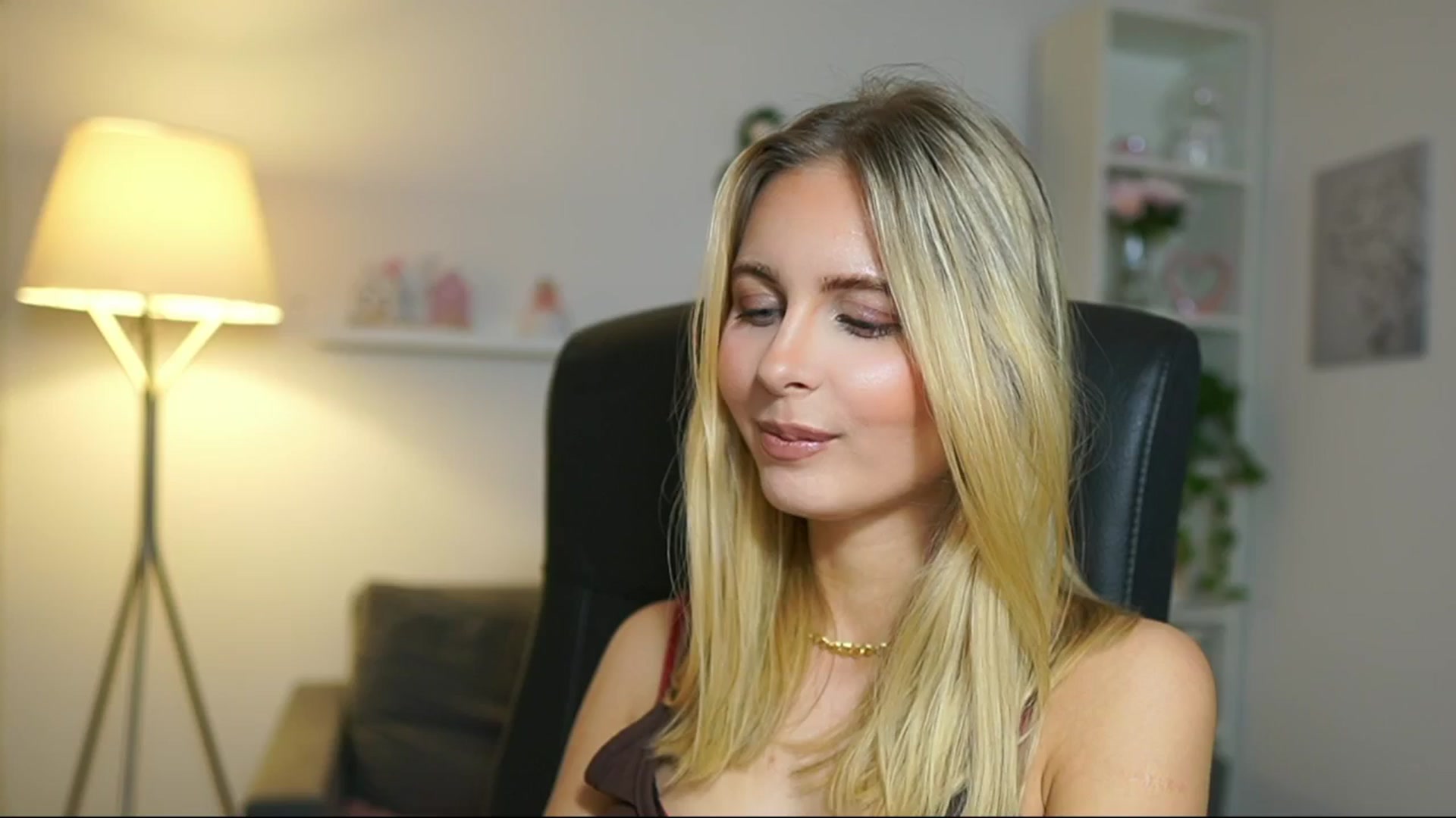 Gallery image thumbnail from Catecrago_'s myfreecams stream on, 05/15/2025, 14:35 image 8 of 20