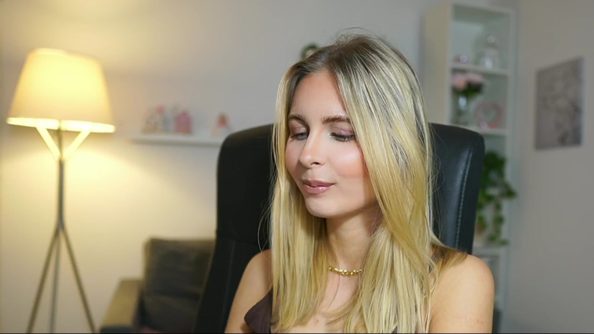 Gallery image thumbnail from Catecrago_'s myfreecams stream on, 05/15/2025, 14:35 image 10 of 20