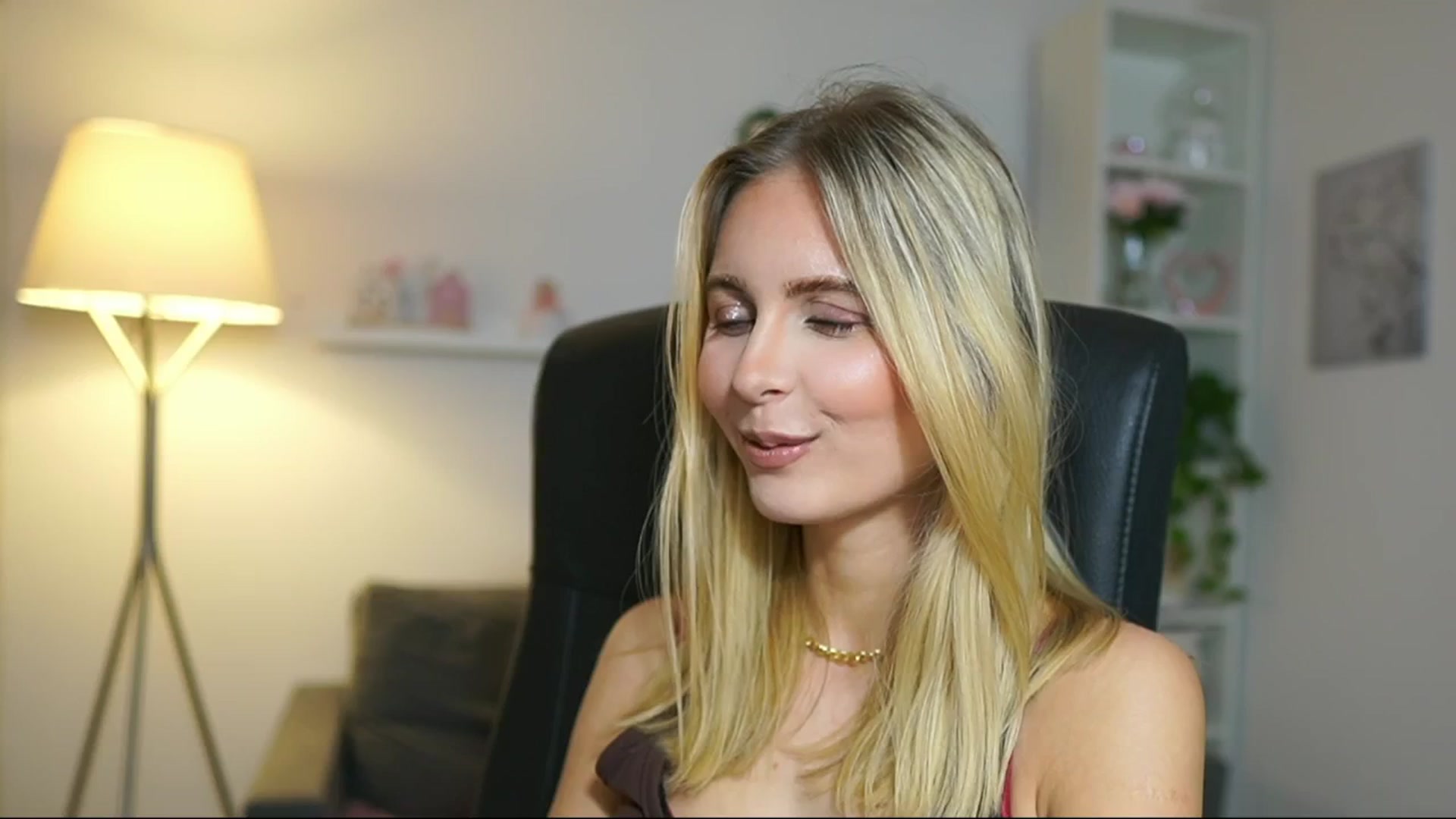 Gallery image thumbnail from Catecrago_'s myfreecams stream on, 05/15/2025, 14:35 image 6 of 20