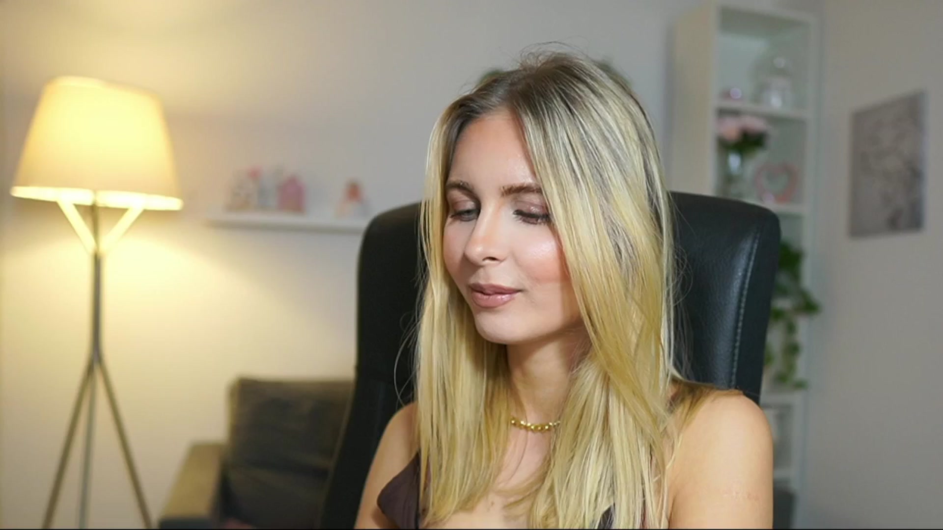 Gallery image thumbnail from Catecrago_'s myfreecams stream on, 05/15/2025, 14:35 image 11 of 20