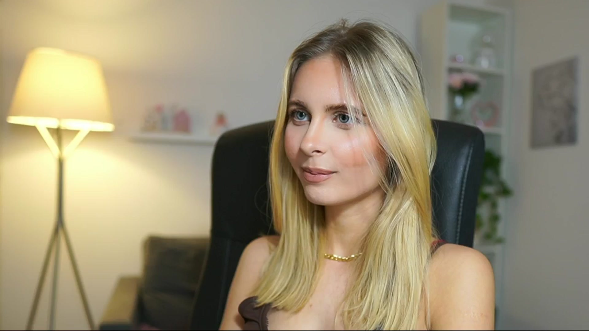Gallery image thumbnail from Catecrago_'s myfreecams stream on, 05/15/2025, 15:11 image 3 of 20