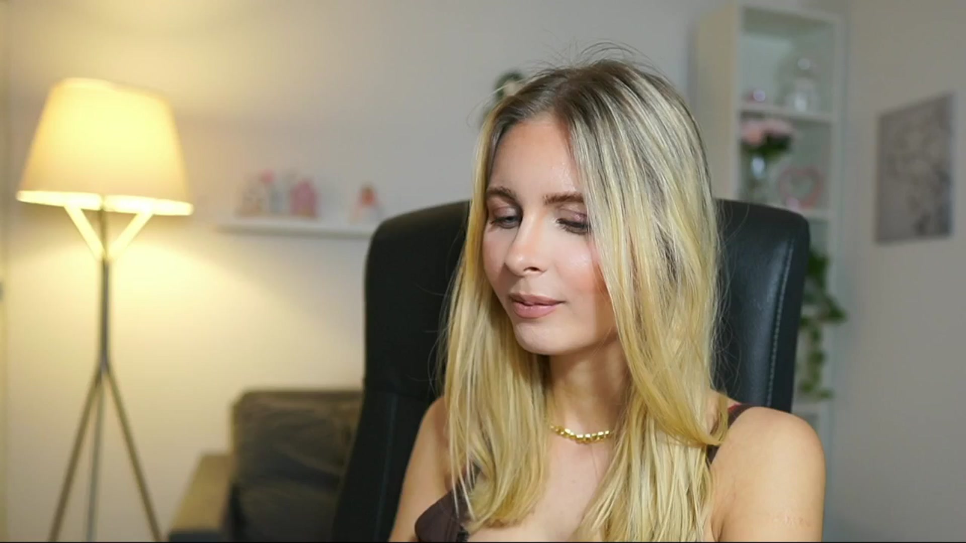 Gallery image thumbnail from Catecrago_'s myfreecams stream on, 05/15/2025, 15:52 image 19 of 20
