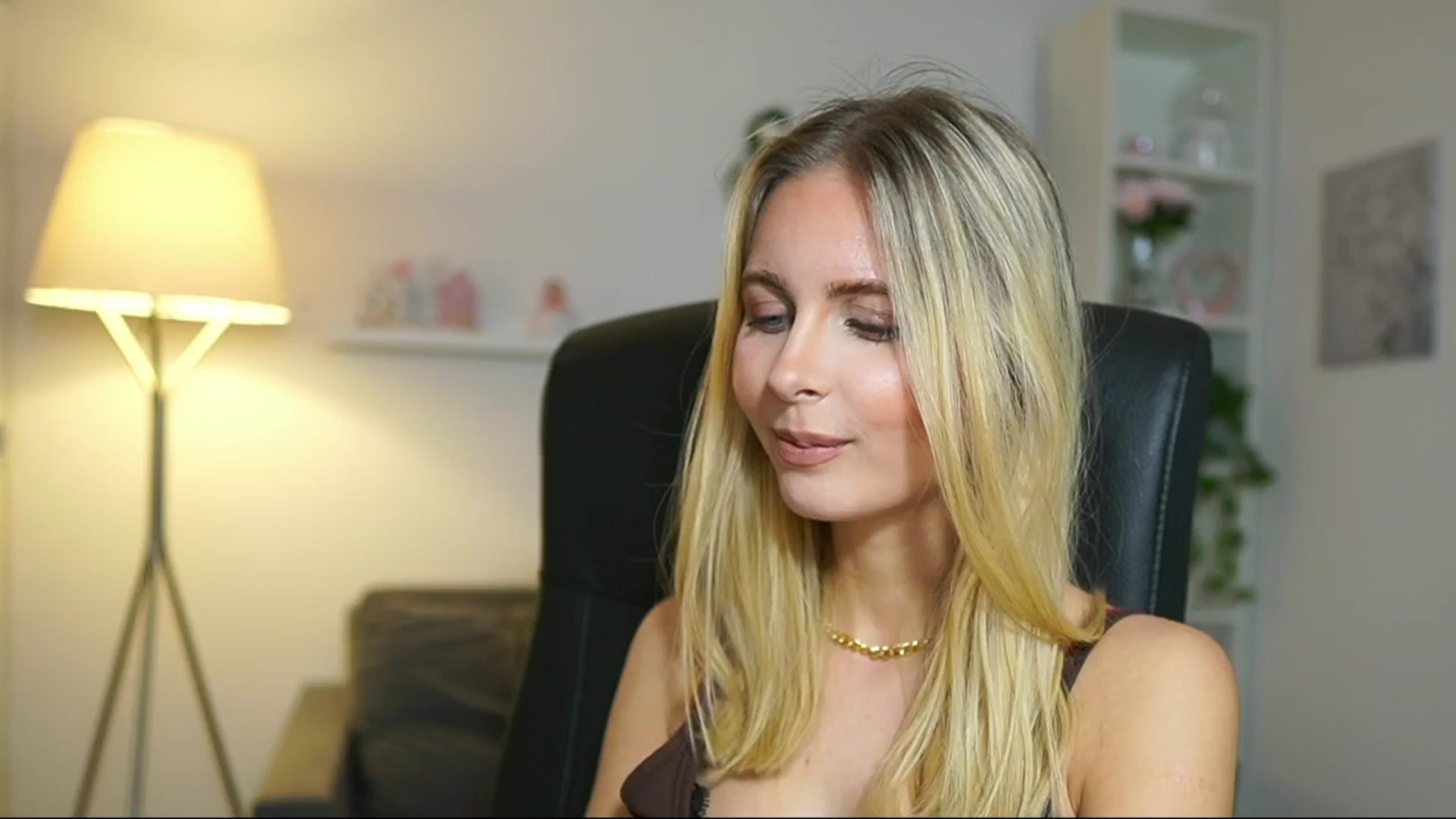 Gallery image thumbnail from Catecrago_'s myfreecams stream on, 05/15/2025, 15:52 image 15 of 20