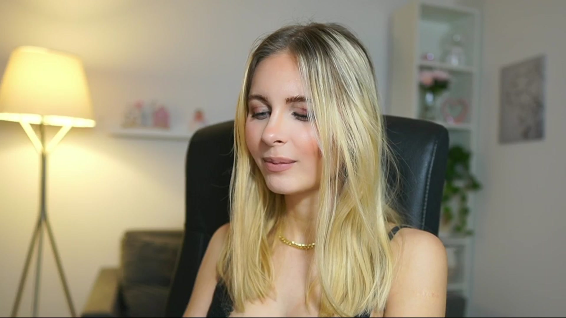 Gallery image thumbnail from Catecrago_'s myfreecams stream on, 05/16/2025, 09:42 image 6 of 20